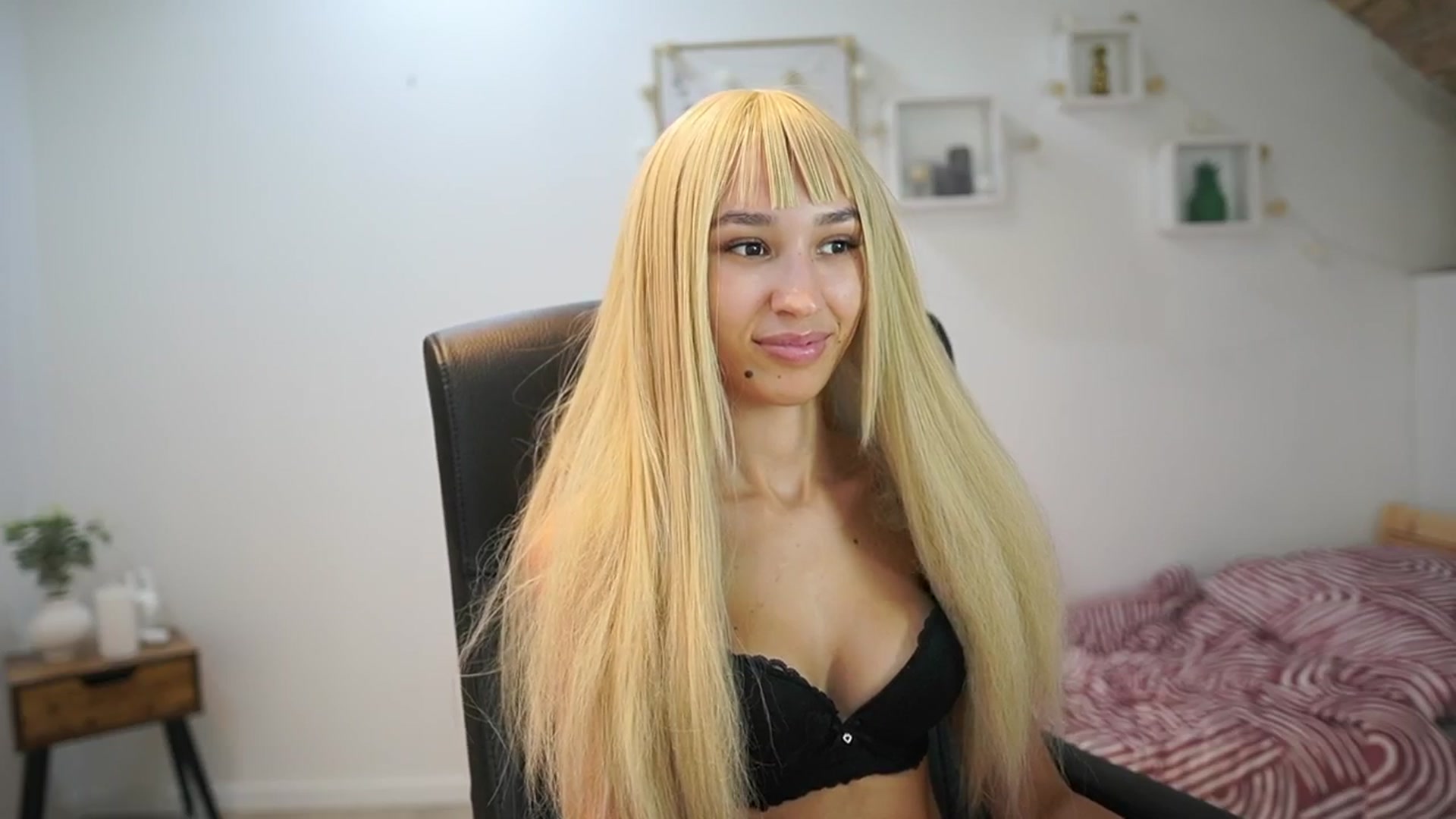 Gallery image thumbnail from Amai__Liu's myfreecams stream on, 09/06/2025, 19:20 image 2 of 20