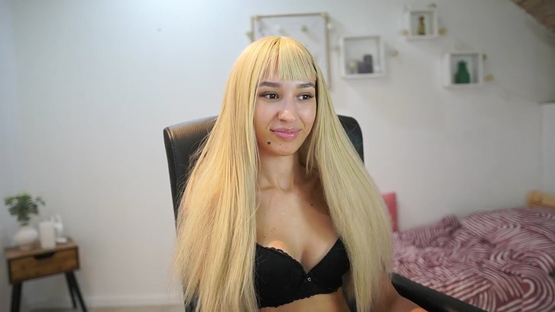 Gallery image thumbnail from Amai__Liu's myfreecams stream on, 09/06/2025, 19:20 image 12 of 20