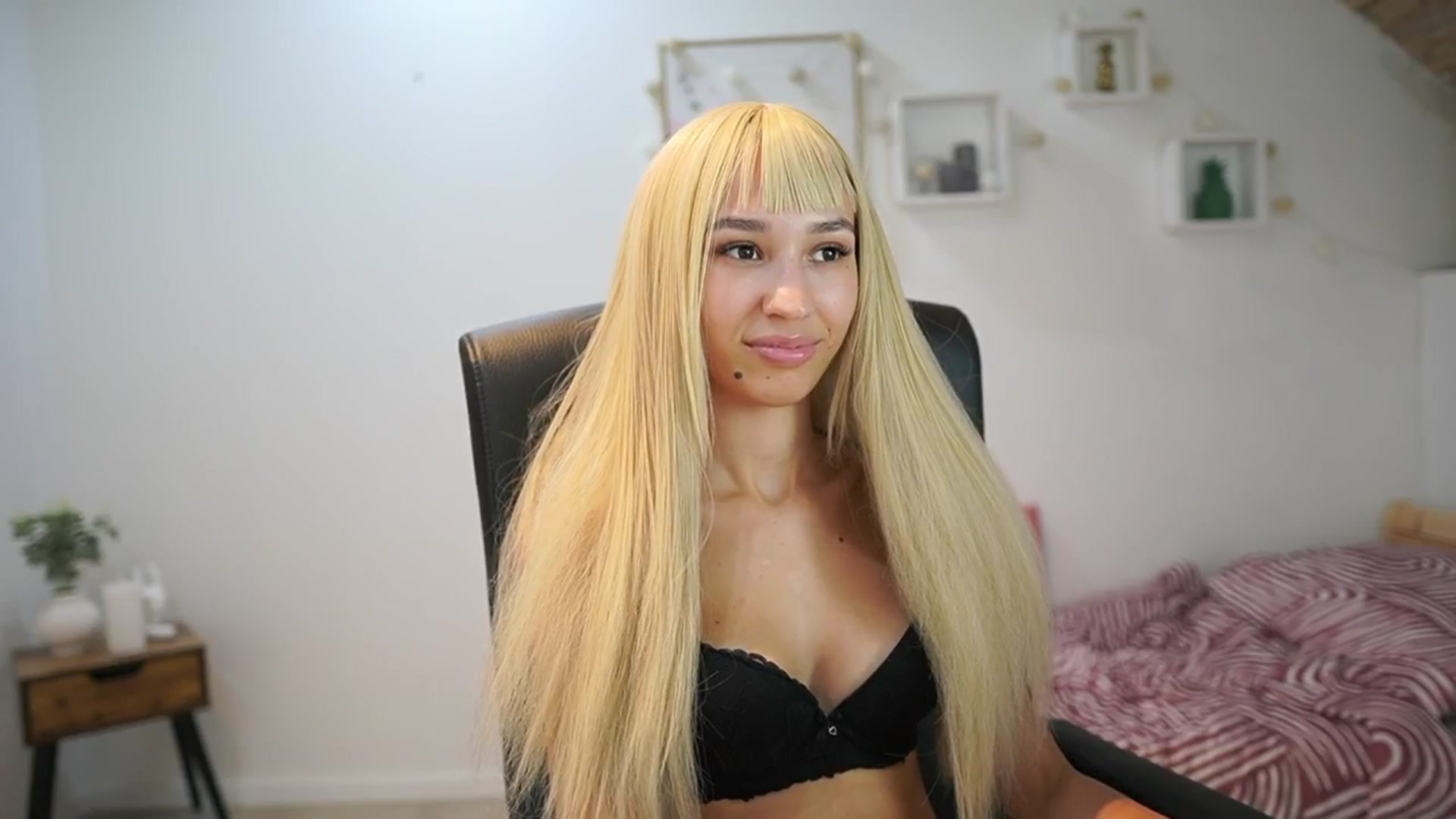 Gallery image thumbnail from Amai__Liu's myfreecams stream on, 09/06/2025, 19:20 image 13 of 20