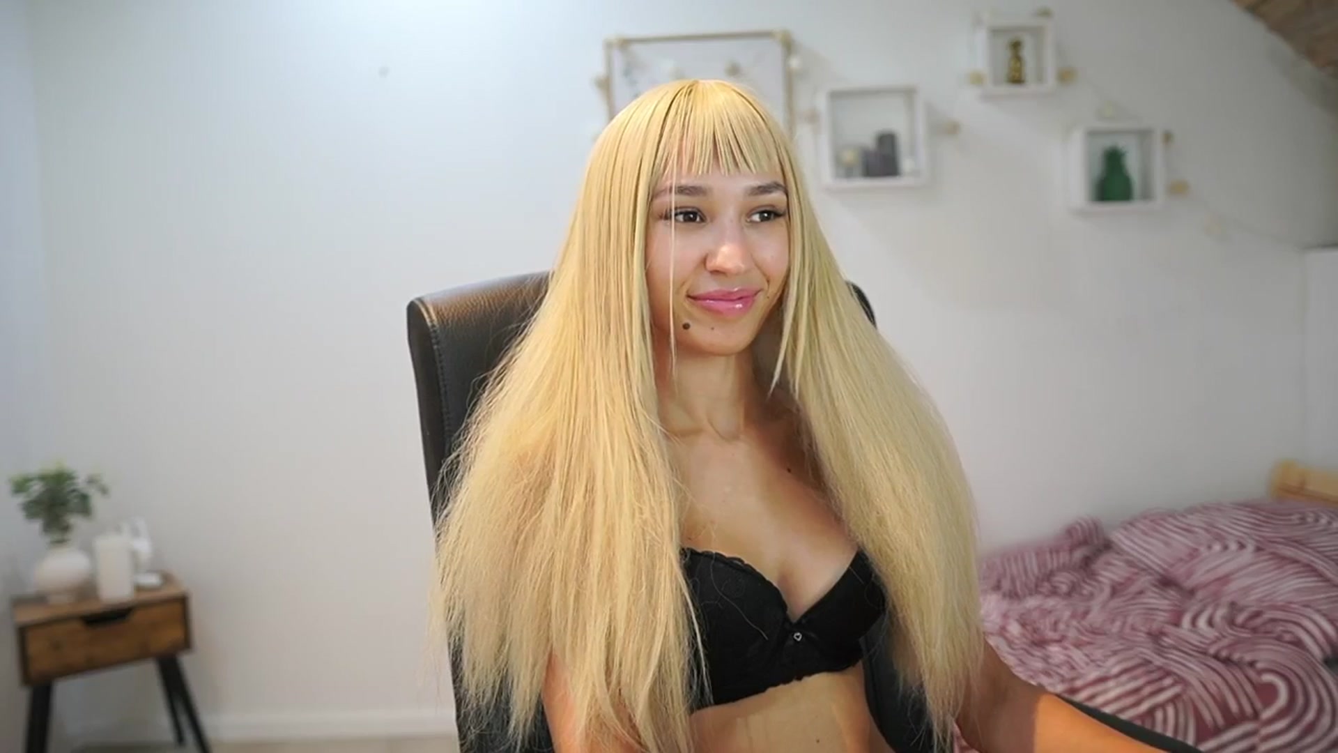 Gallery image thumbnail from Amai__Liu's myfreecams stream on, 09/06/2025, 21:34 image 2 of 20