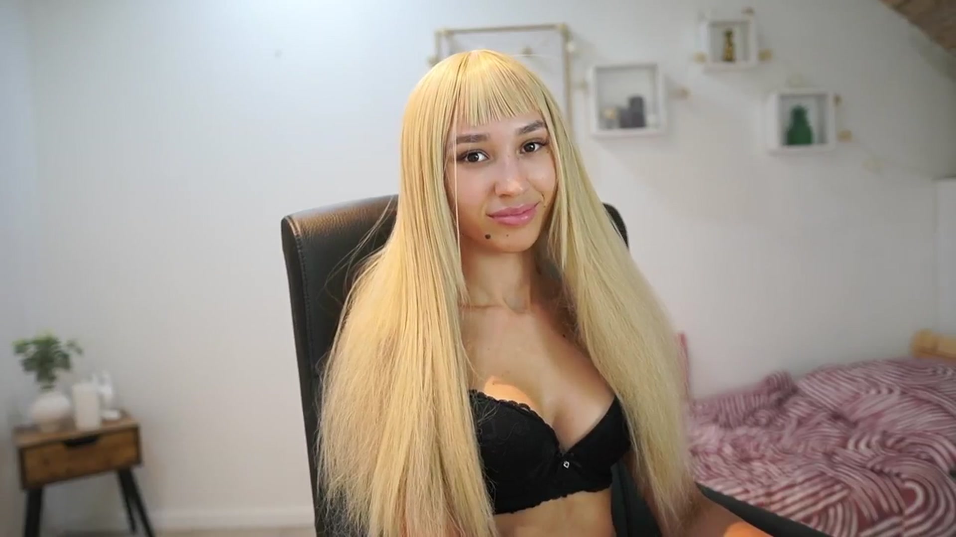 Gallery image thumbnail from Amai__Liu's myfreecams stream on, 09/06/2025, 21:34 image 14 of 20