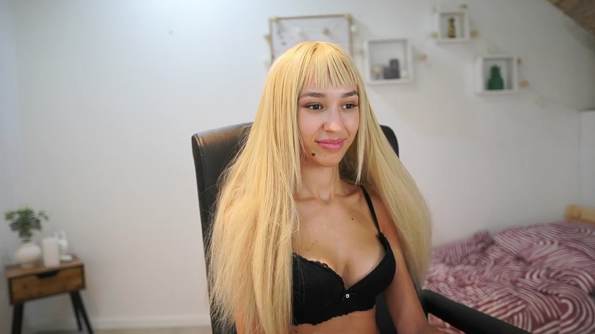 Gallery image thumbnail from Amai__Liu's myfreecams stream on, 09/06/2025, 21:34 image 8 of 20