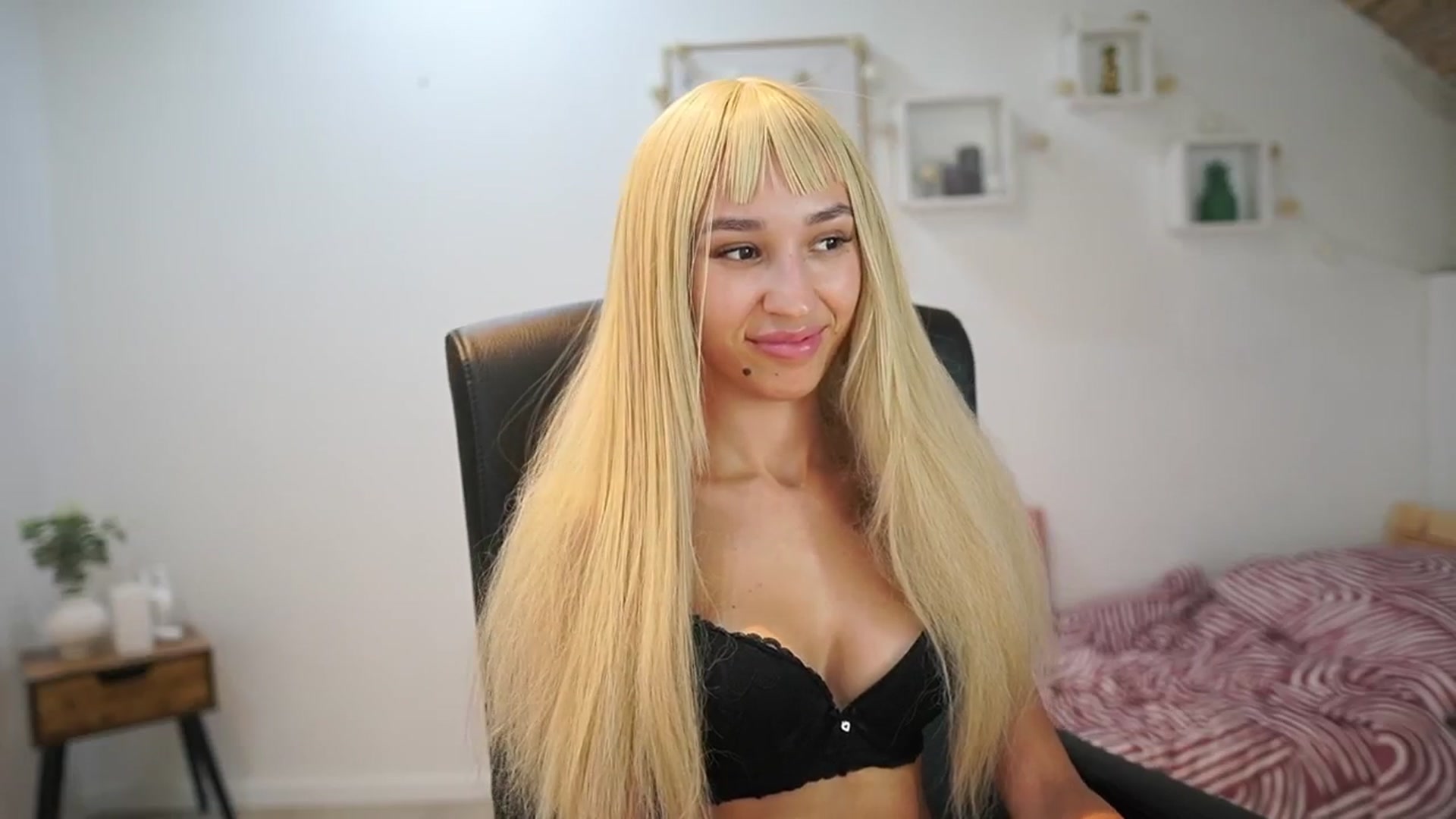 Gallery image thumbnail from Amai__Liu's myfreecams stream on, 09/06/2025, 21:34 image 15 of 20