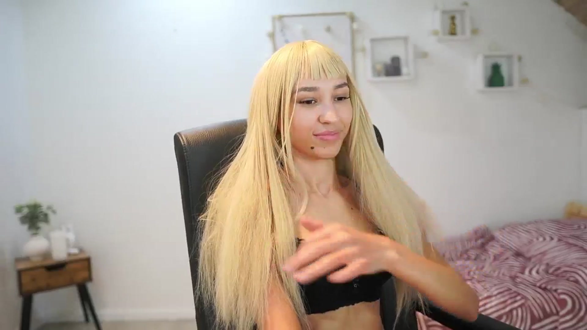 Gallery image thumbnail from Amai__Liu's myfreecams stream on, 09/06/2025, 22:58 image 16 of 20