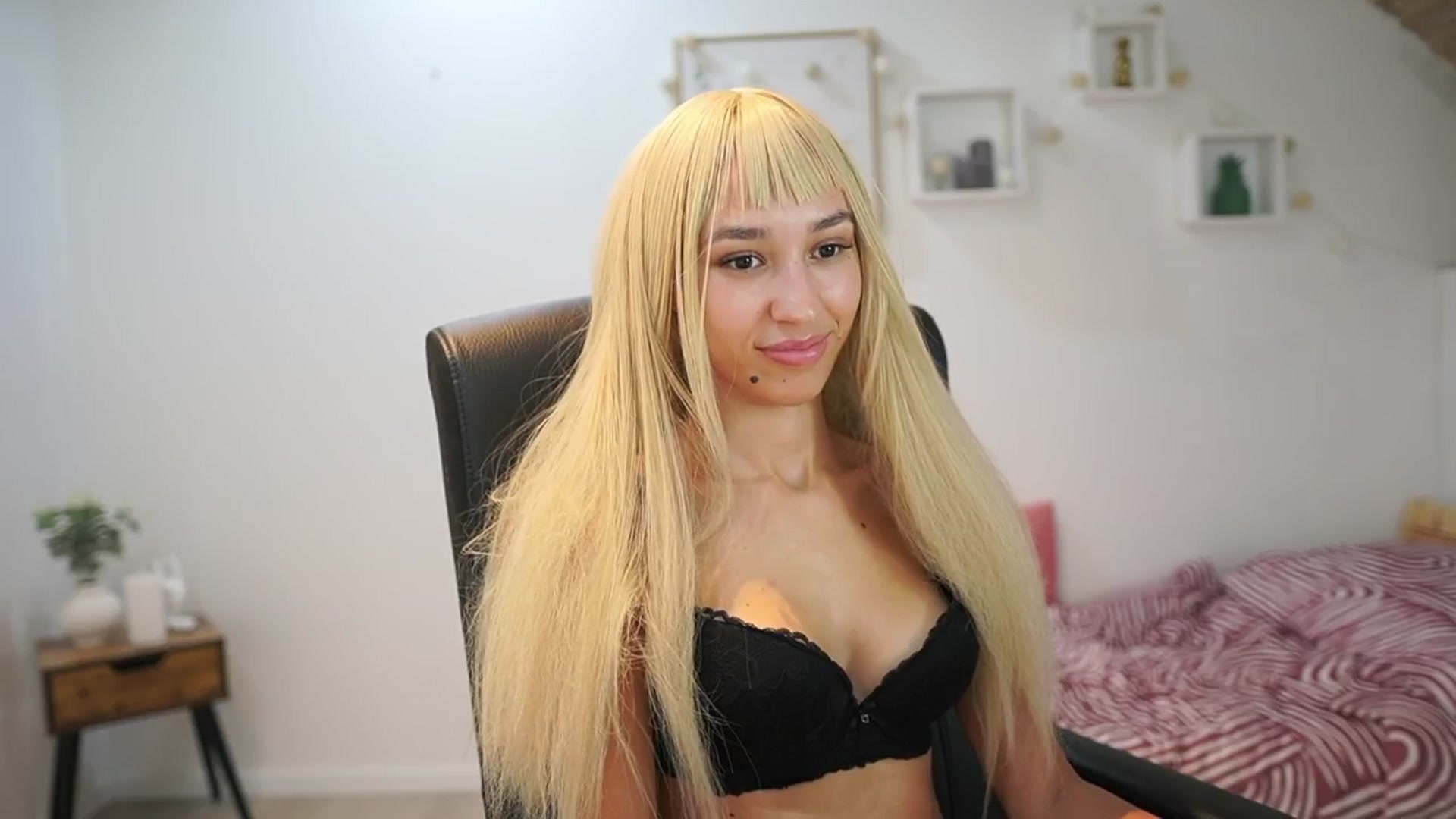 Gallery image thumbnail from Amai__Liu's myfreecams stream on, 09/06/2025, 22:58 image 11 of 20