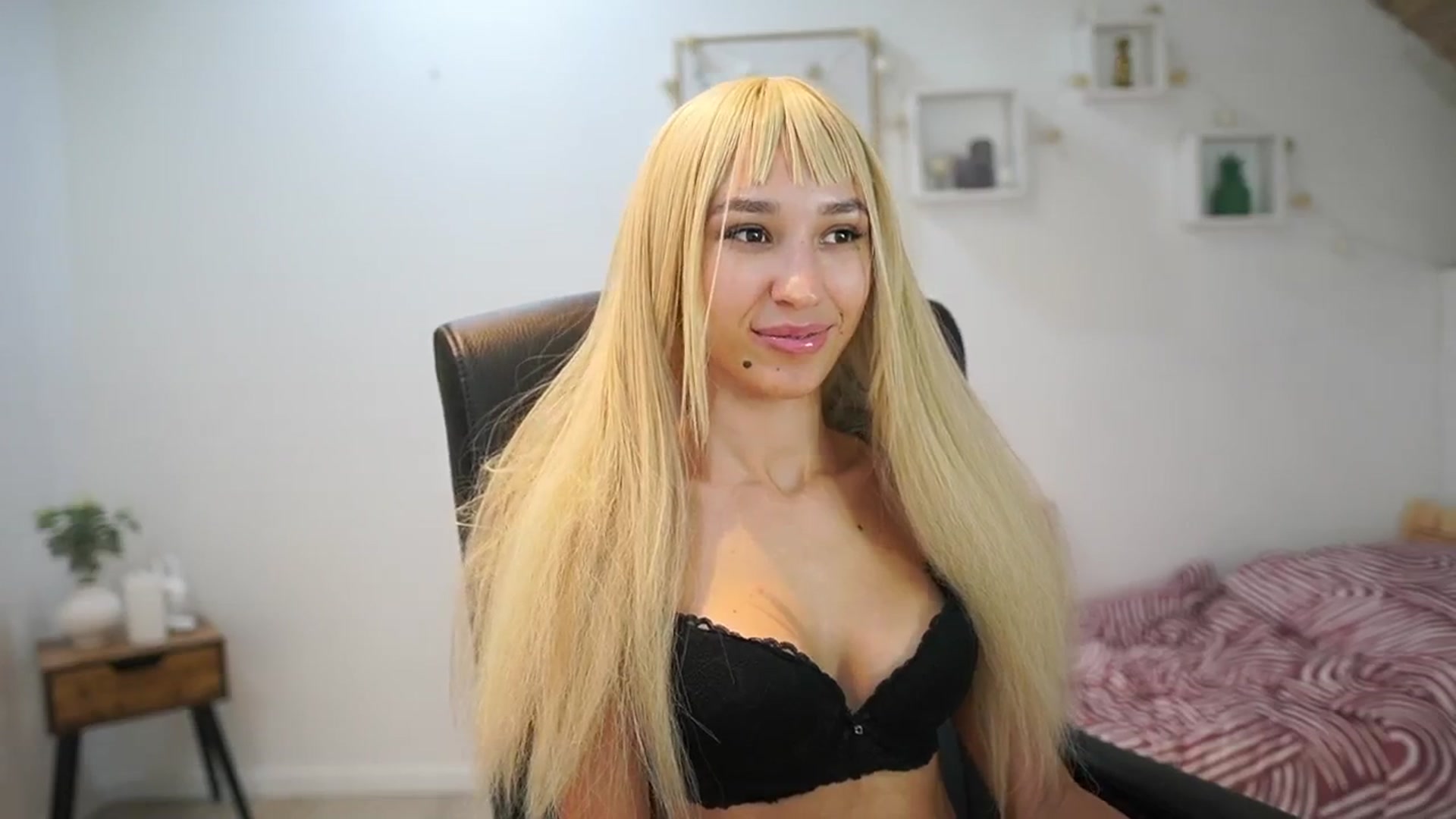 Gallery image thumbnail from Amai__Liu's myfreecams stream on, 09/06/2025, 22:58 image 4 of 20
