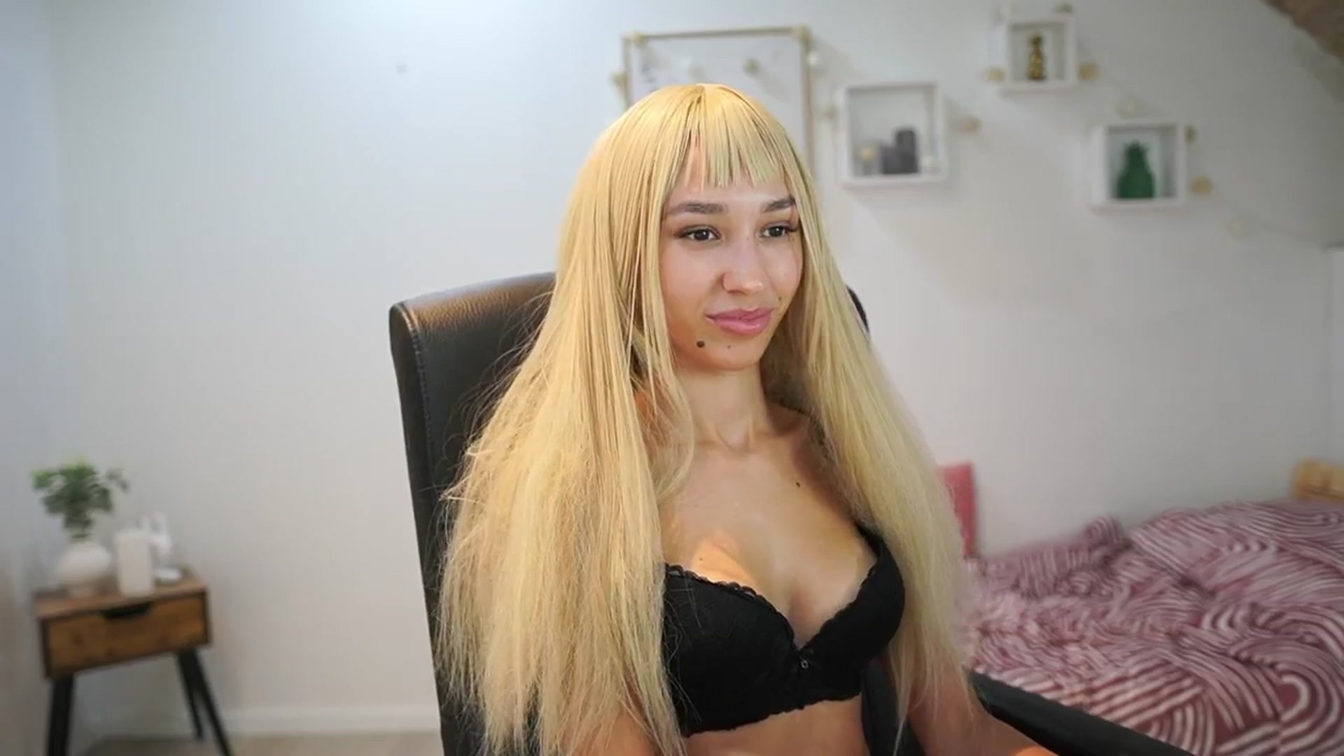Gallery image thumbnail from Amai__Liu's myfreecams stream on, 09/06/2025, 22:58 image 13 of 20