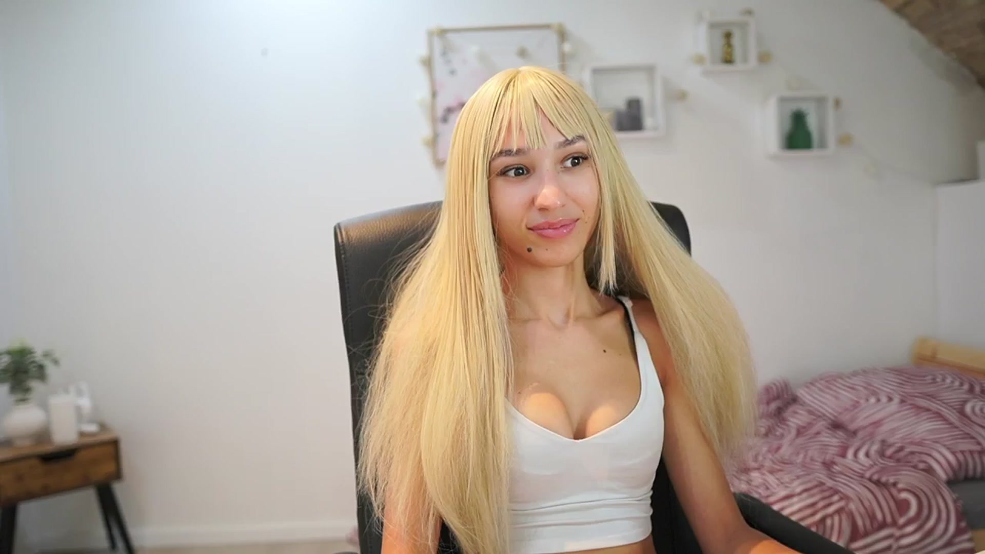 Gallery image thumbnail from Amai__Liu's myfreecams stream on, 09/07/2025, 19:24 image 5 of 20