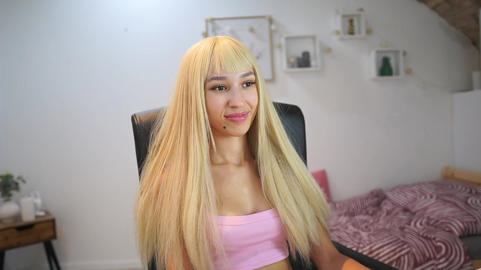 Gallery image thumbnail from Amai__Liu's myfreecams stream on, 09/09/2025, 18:16 image 5 of 20