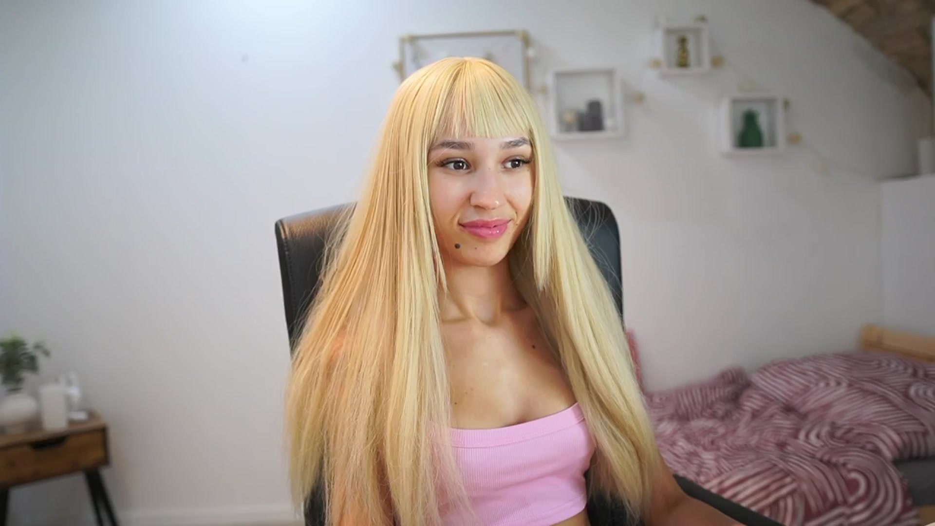 Gallery image thumbnail from Amai__Liu's myfreecams stream on, 09/09/2025, 18:16 image 2 of 20