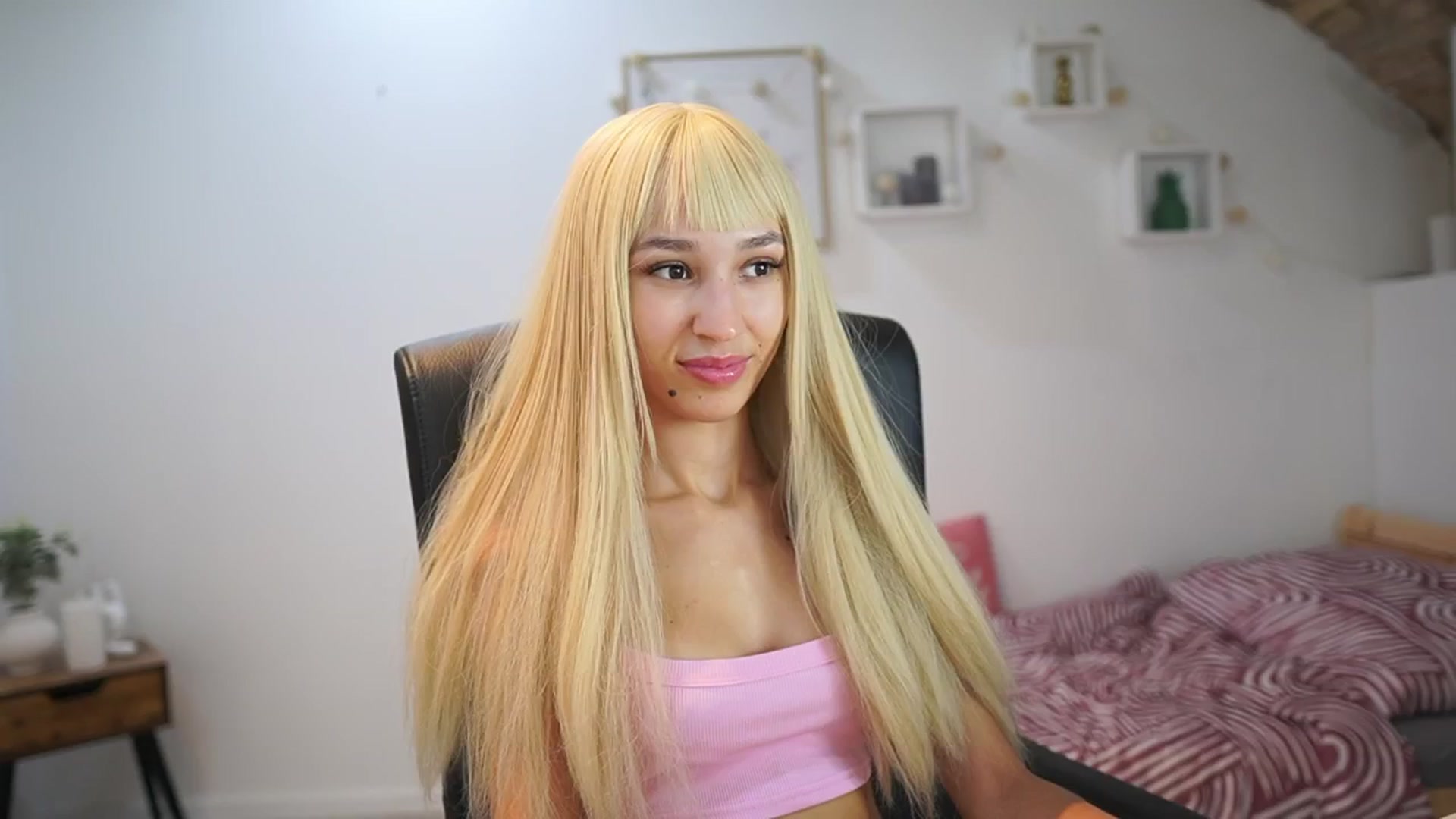 Gallery image thumbnail from Amai__Liu's myfreecams stream on, 09/09/2025, 18:16 image 6 of 20