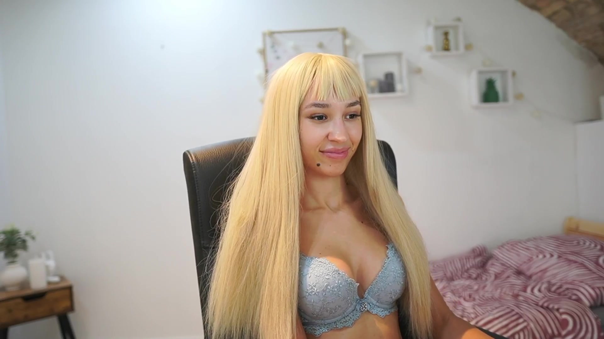Gallery image thumbnail from Amai__Liu's myfreecams stream on, 09/10/2025, 20:31 image 15 of 20