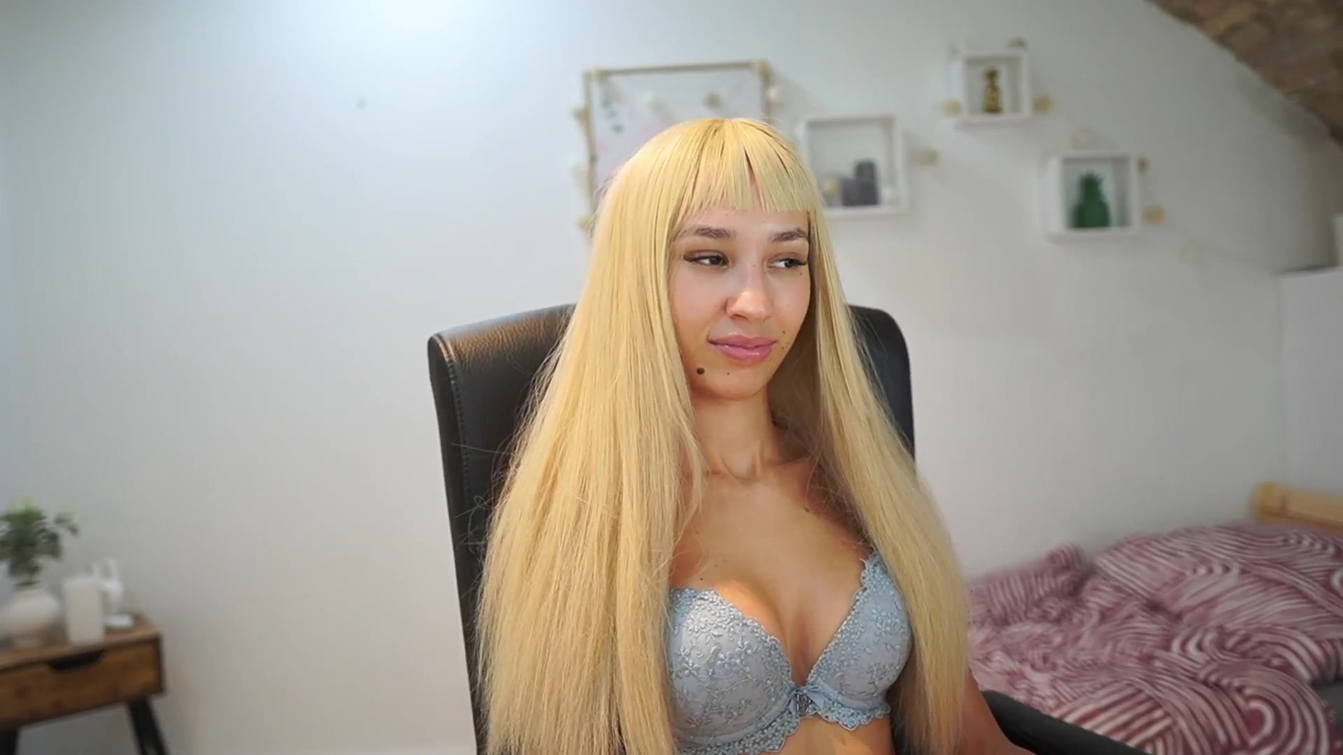 Gallery image thumbnail from Amai__Liu's myfreecams stream on, 09/10/2025, 20:31 image 13 of 20