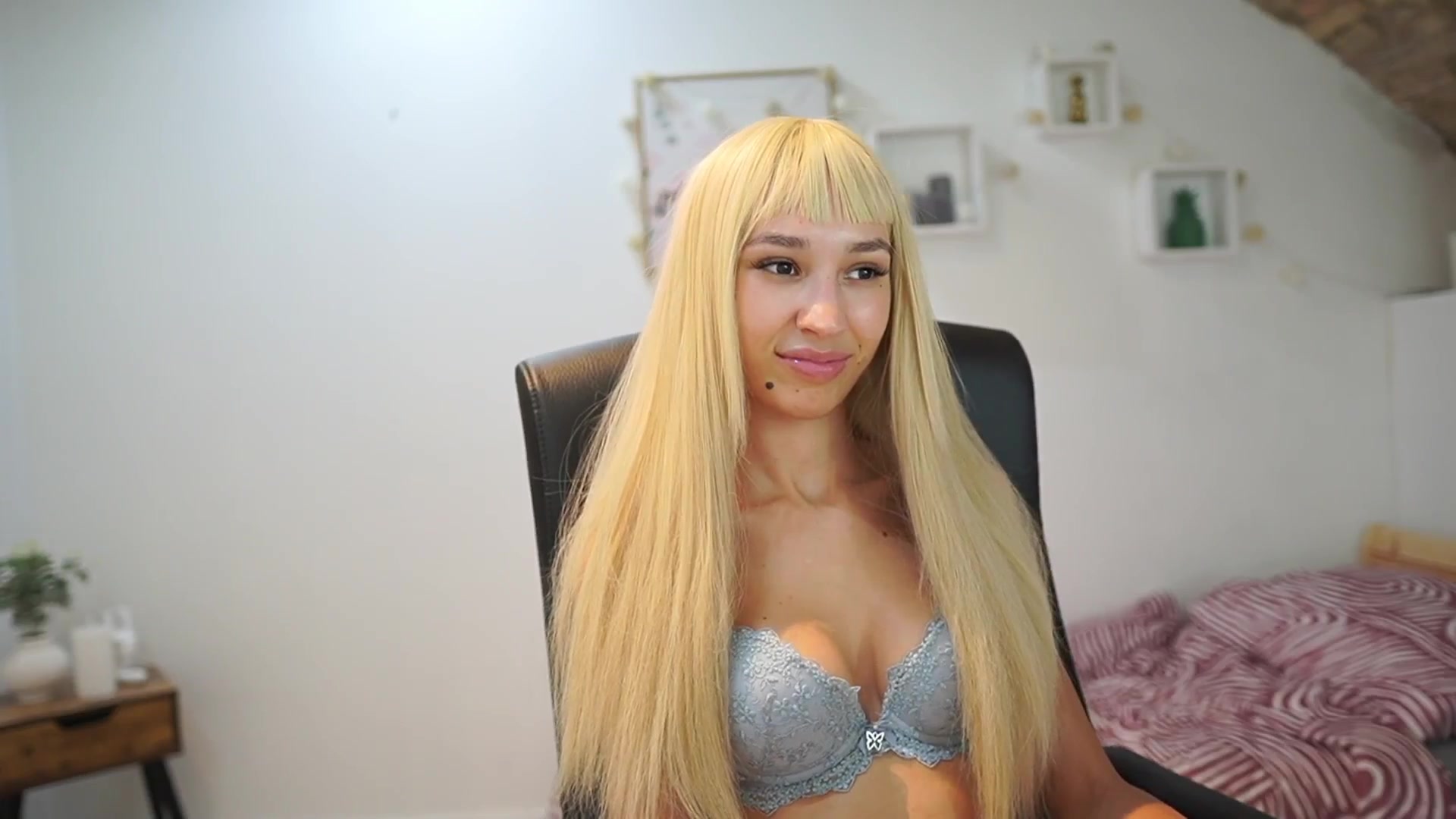 Gallery image thumbnail from Amai__Liu's myfreecams stream on, 09/10/2025, 20:31 image 10 of 20