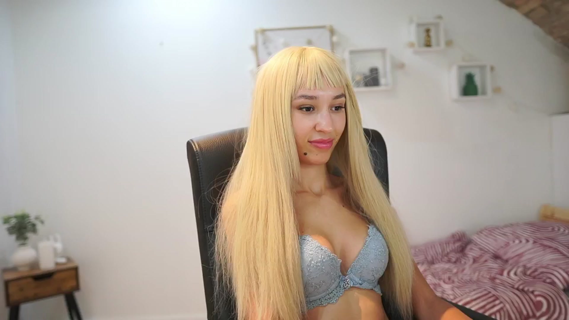 Gallery image thumbnail from Amai__Liu's myfreecams stream on, 09/10/2025, 21:32 image 19 of 20