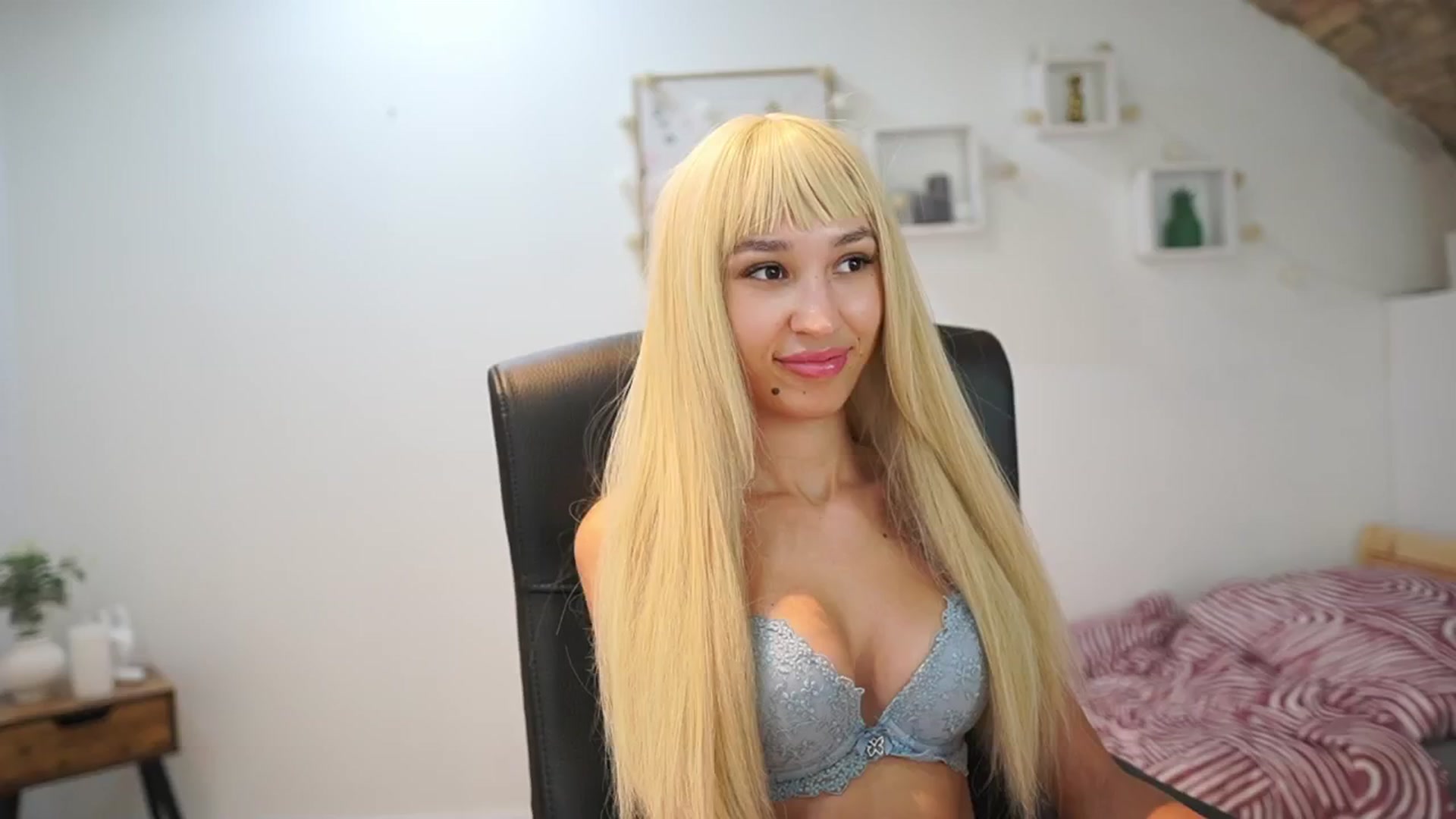 Gallery image thumbnail from Amai__Liu's myfreecams stream on, 09/10/2025, 21:32 image 6 of 20