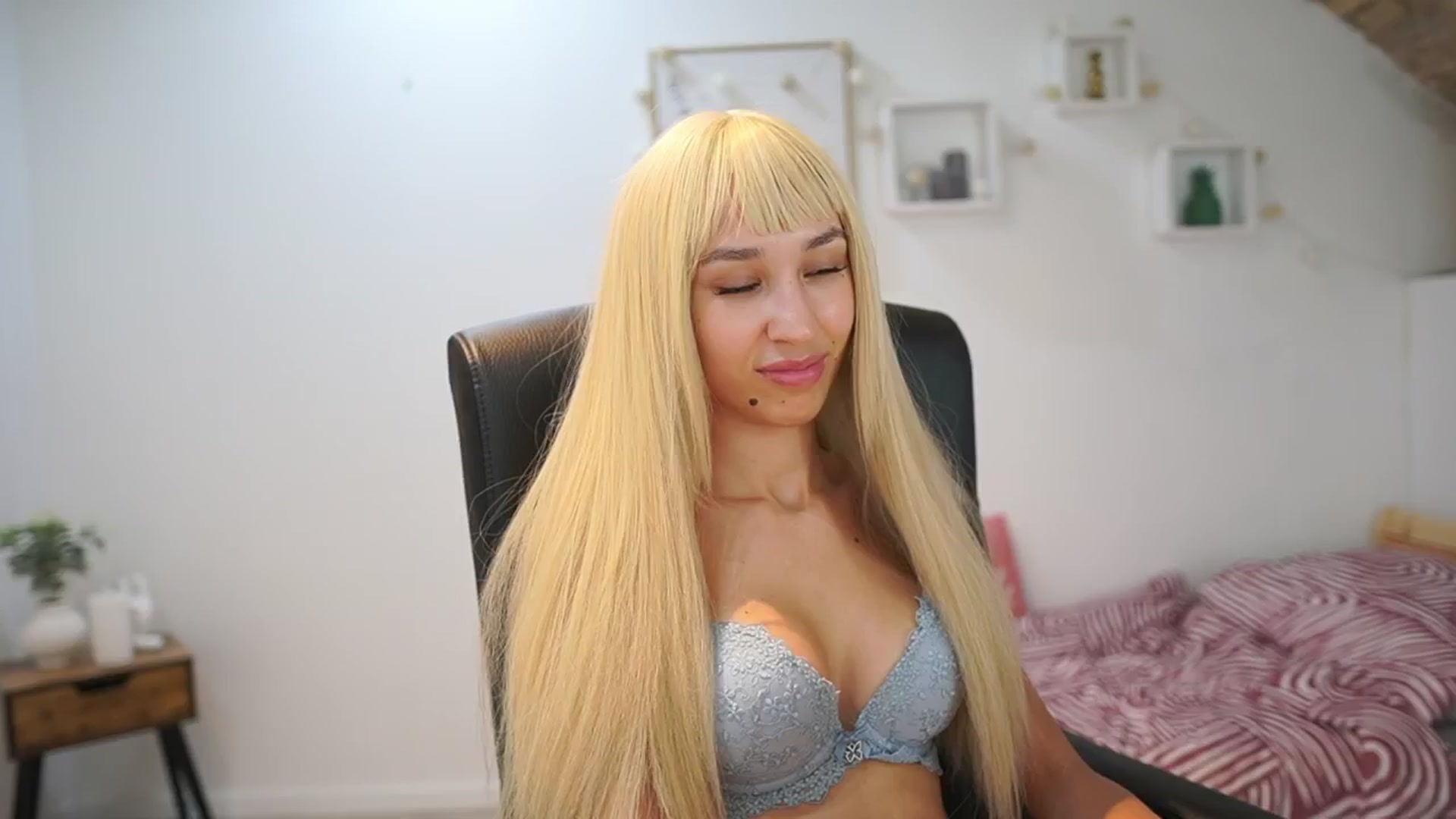 Gallery image thumbnail from Amai__Liu's myfreecams stream on, 09/10/2025, 22:54 image 18 of 20