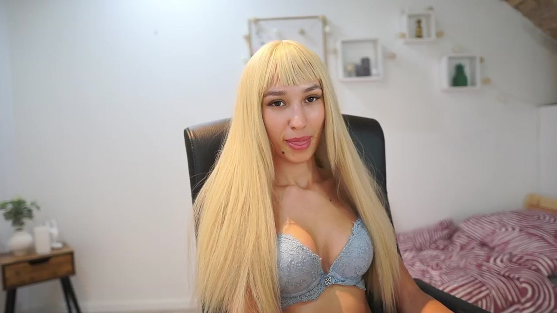 Gallery image thumbnail from Amai__Liu's myfreecams stream on, 09/10/2025, 22:54 image 15 of 20