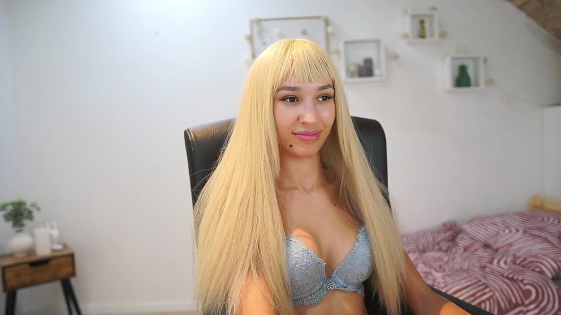 Gallery image thumbnail from Amai__Liu's myfreecams stream on, 09/10/2025, 22:54 image 13 of 20