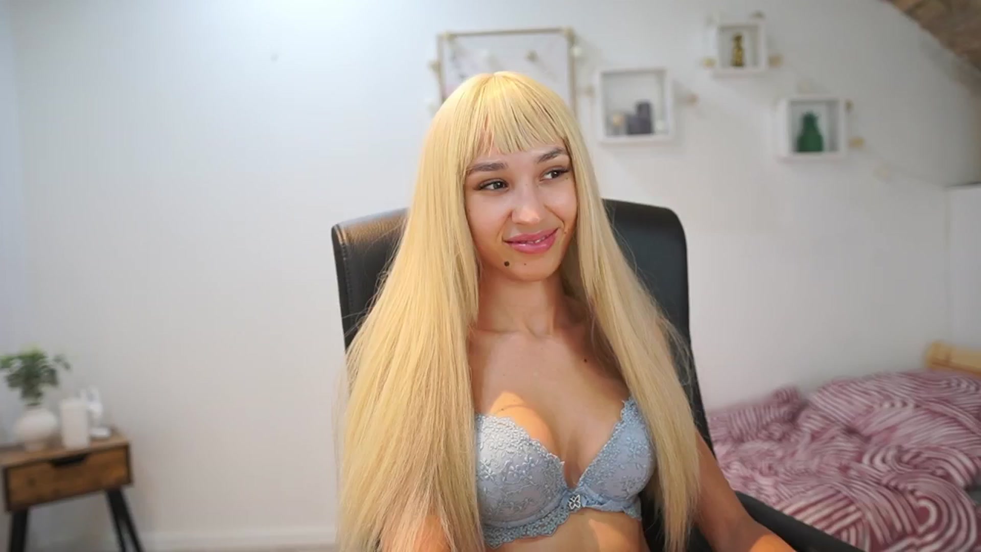 Gallery image thumbnail from Amai__Liu's myfreecams stream on, 09/10/2025, 22:54 image 16 of 20