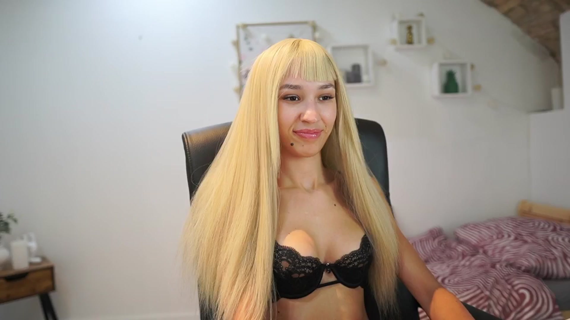 Gallery image thumbnail from Amai__Liu's myfreecams stream on, 09/17/2025, 22:54 image 4 of 20
