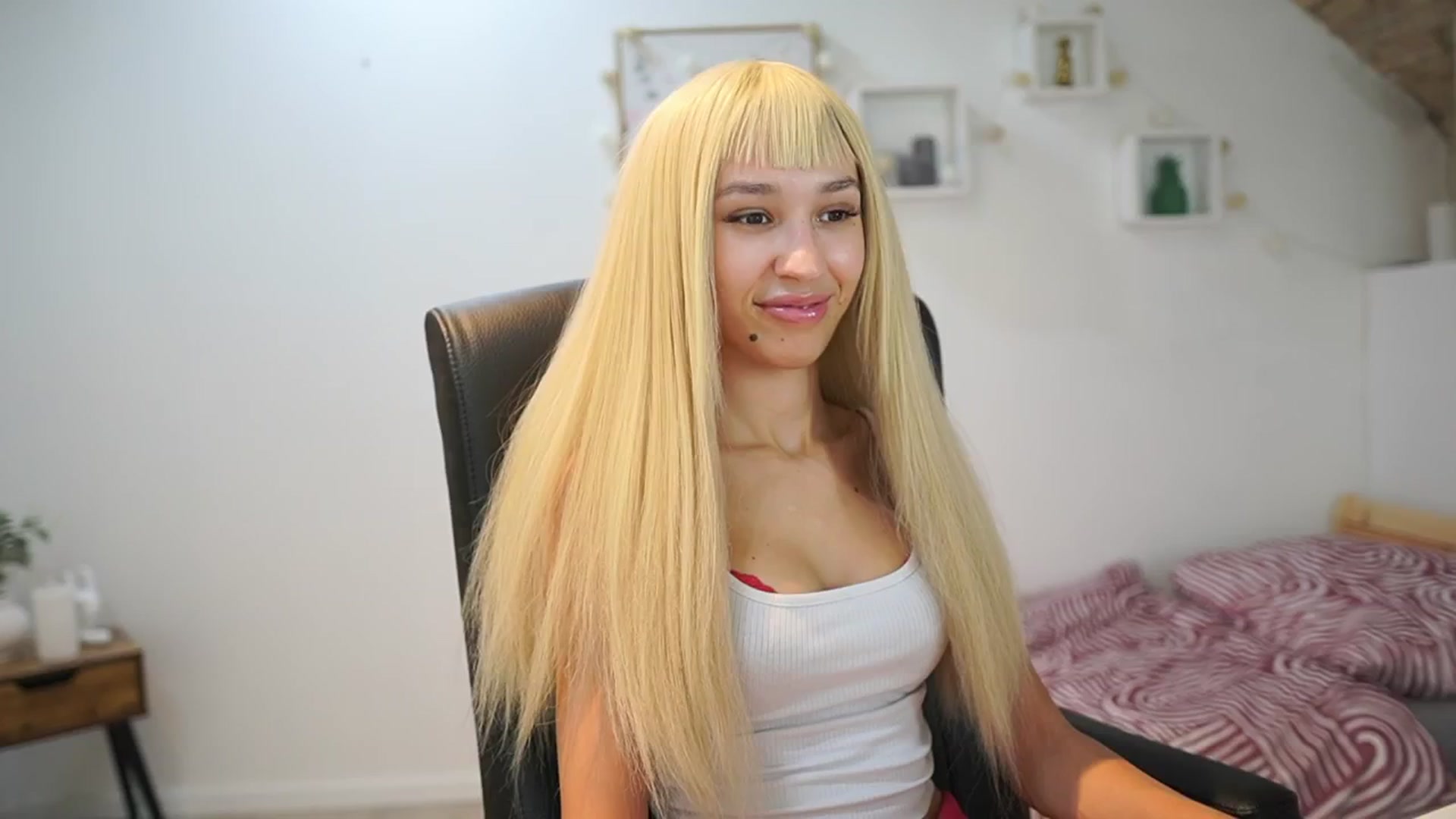 Gallery image thumbnail from Amai__Liu's myfreecams stream on, 09/22/2025, 21:15 image 3 of 20