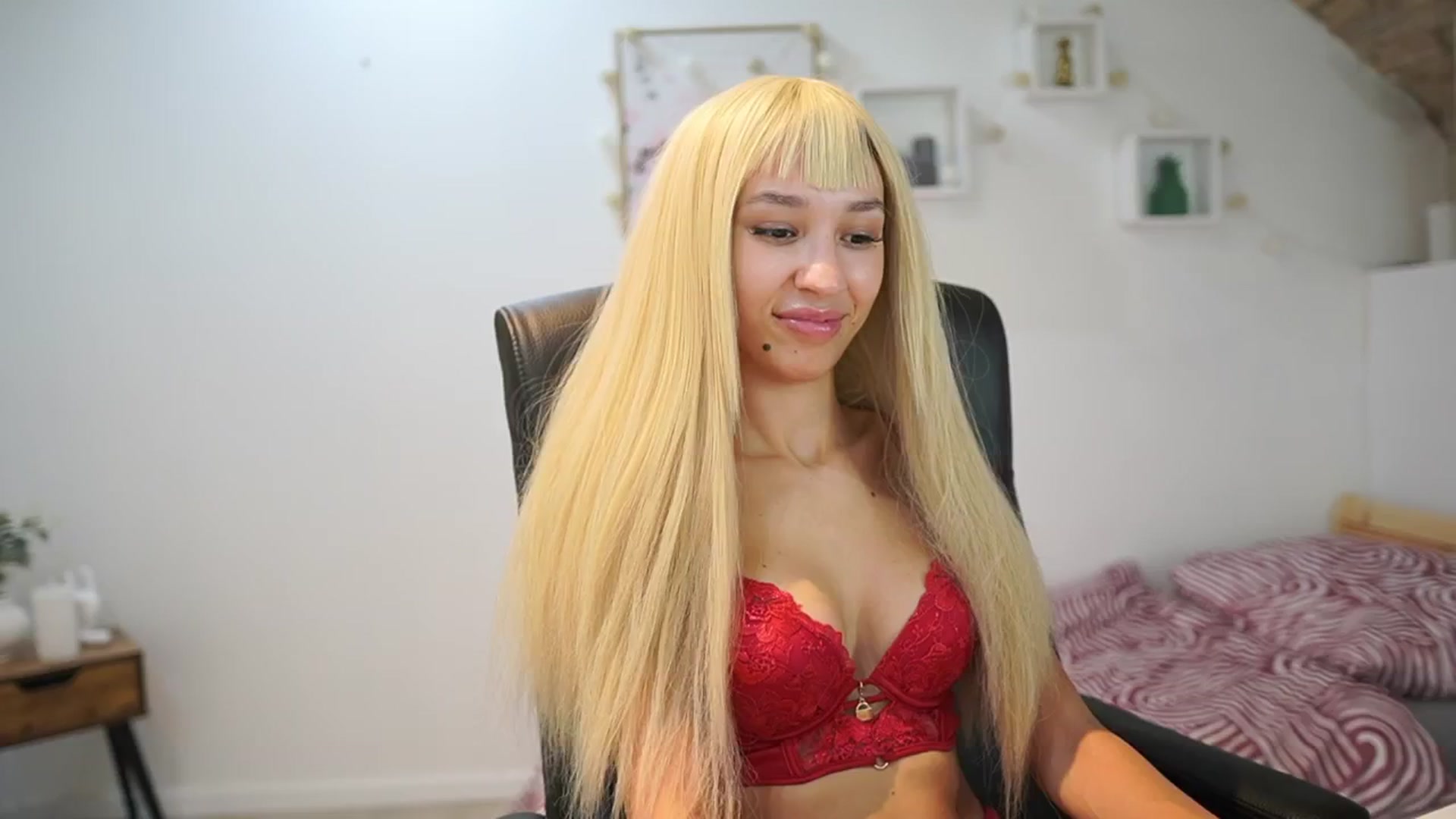 Gallery image thumbnail from Amai__Liu's myfreecams stream on, 09/22/2025, 21:15 image 6 of 20
