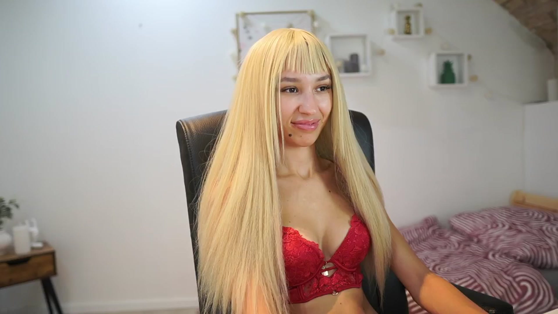 Gallery image thumbnail from Amai__Liu's myfreecams stream on, 09/22/2025, 21:15 image 17 of 20