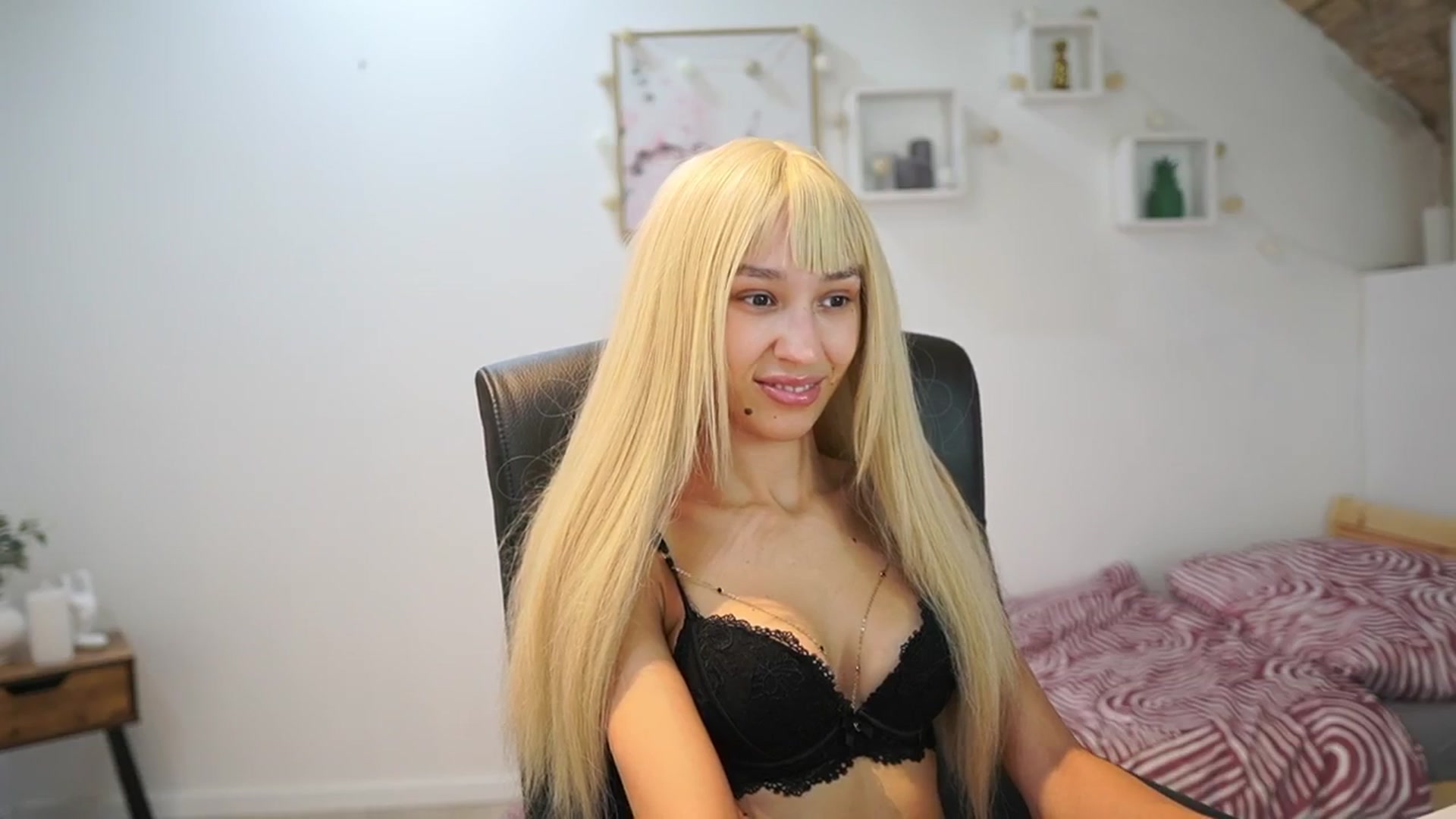 Gallery image thumbnail from Amai__Liu's myfreecams stream on, 09/24/2025, 20:21 image 7 of 20