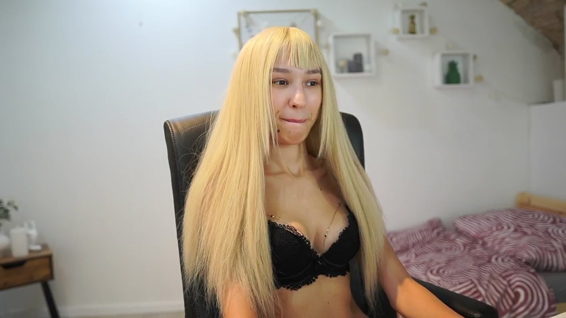 Gallery image thumbnail from Amai__Liu's myfreecams stream on, 09/24/2025, 20:21 image 20 of 20