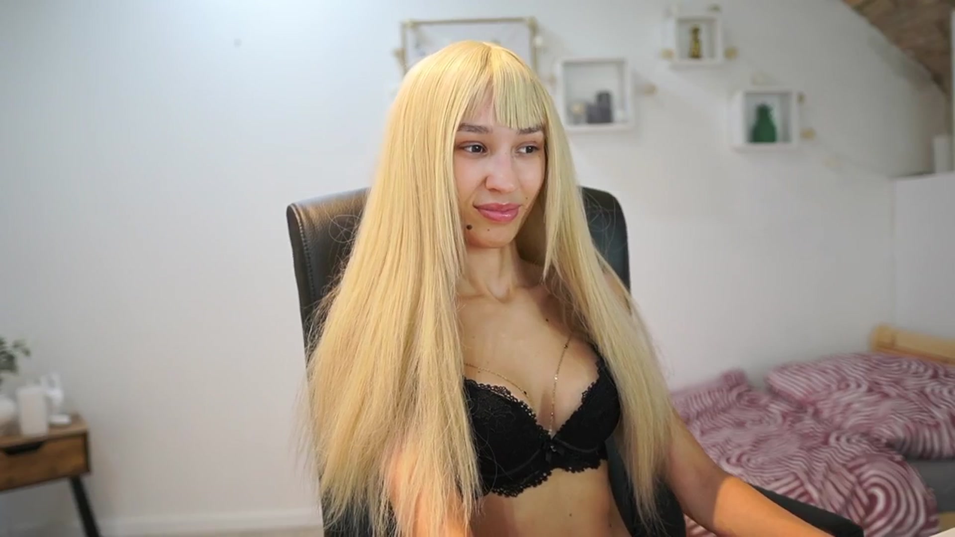 Gallery image thumbnail from Amai__Liu's myfreecams stream on, 09/24/2025, 20:21 image 5 of 20