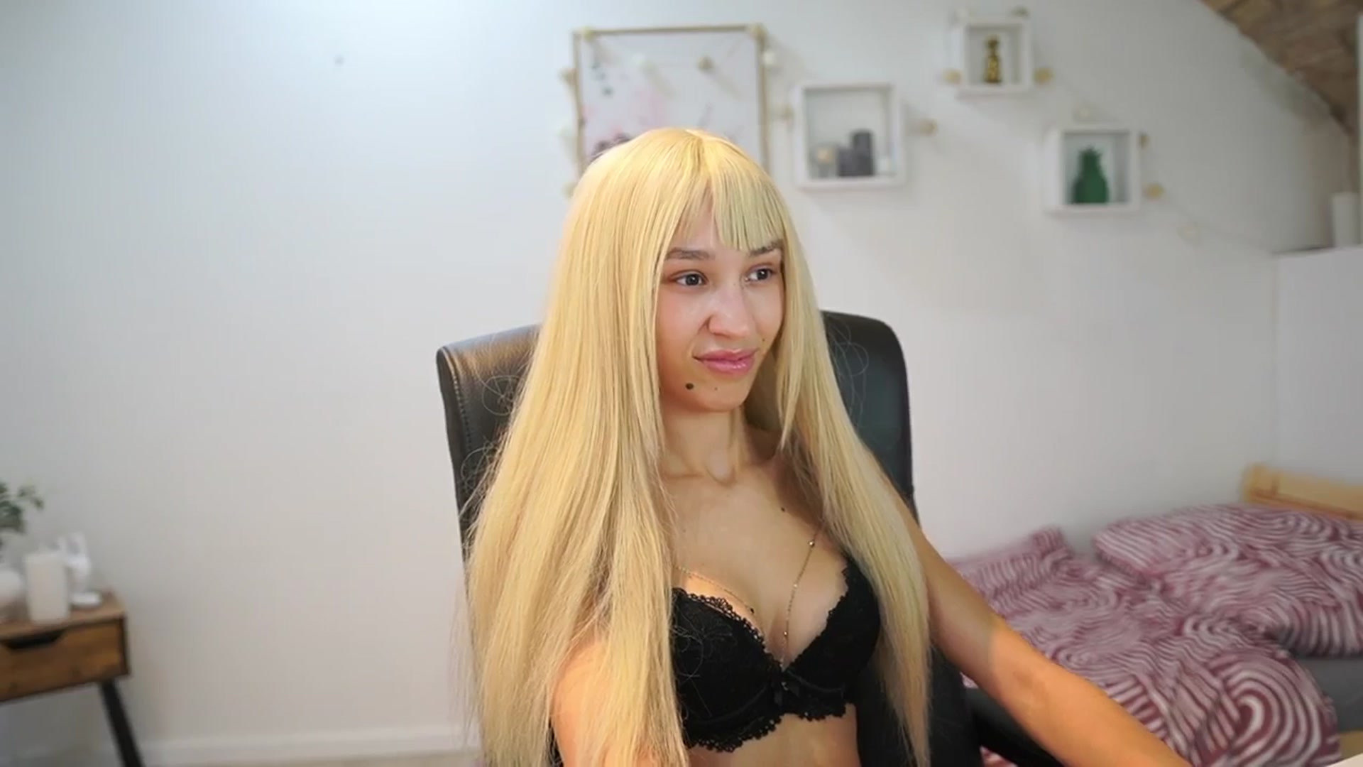 Gallery image thumbnail from Amai__Liu's myfreecams stream on, 09/24/2025, 20:21 image 9 of 20