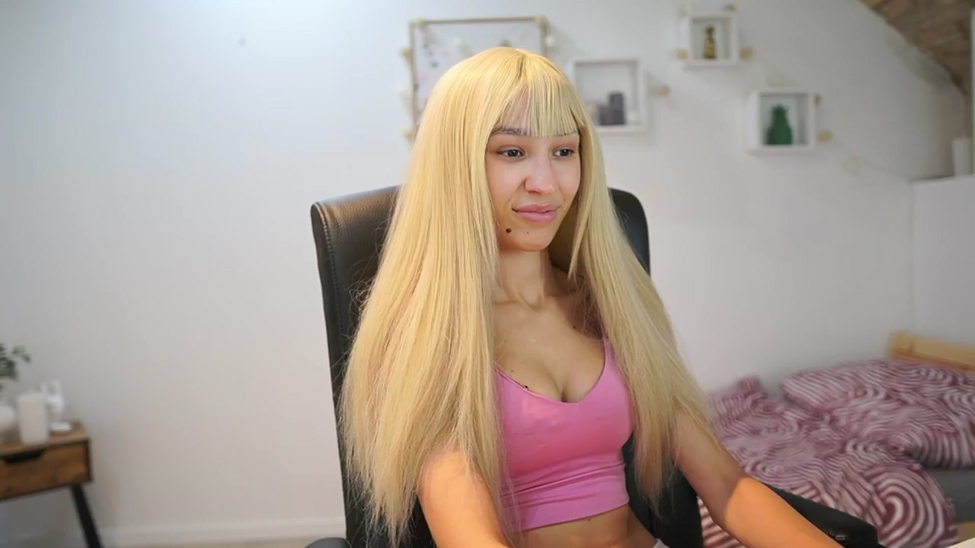 Gallery image thumbnail from Amai__Liu's myfreecams stream on, 09/24/2025, 20:21 image 1 of 20