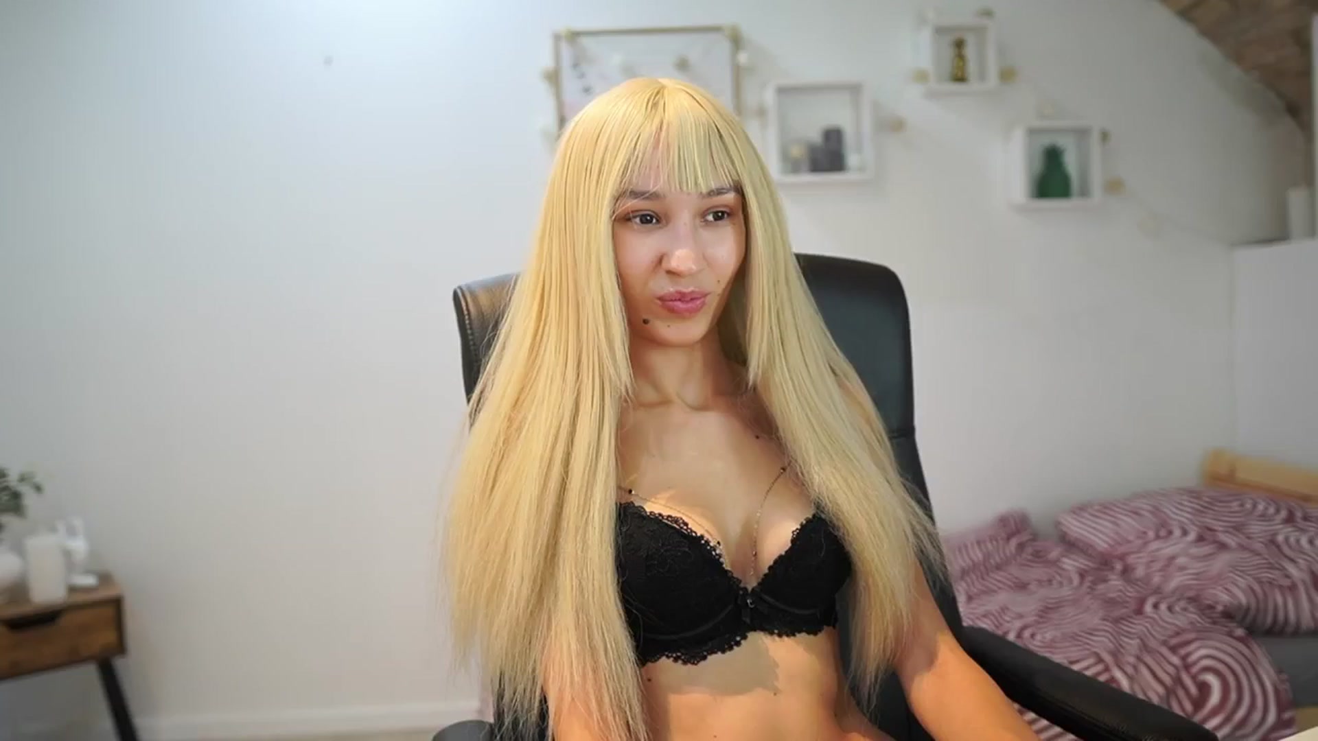 Gallery image thumbnail from Amai__Liu's myfreecams stream on, 09/24/2025, 22:52 image 8 of 20