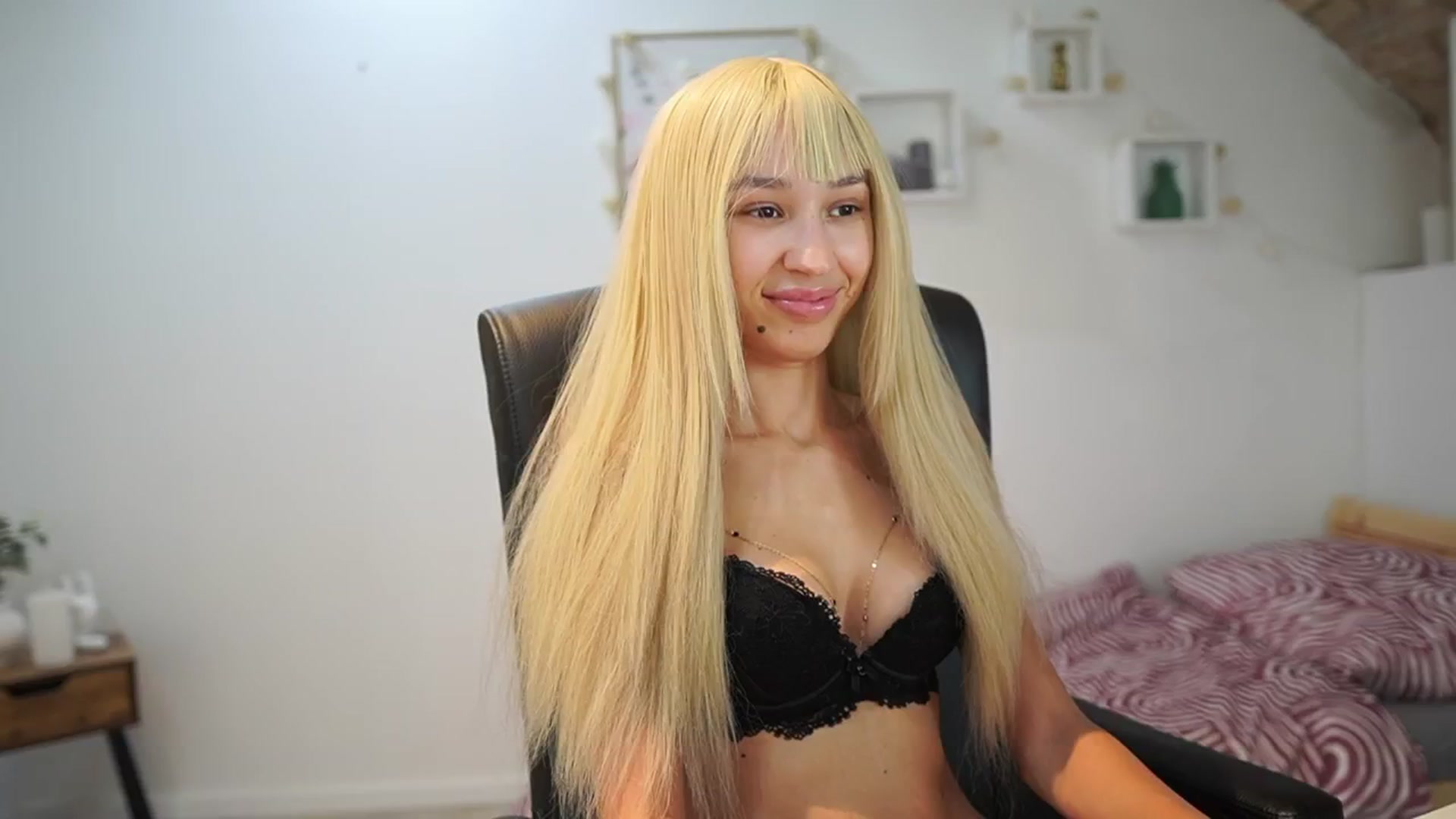 Gallery image thumbnail from Amai__Liu's myfreecams stream on, 09/24/2025, 22:52 image 7 of 20