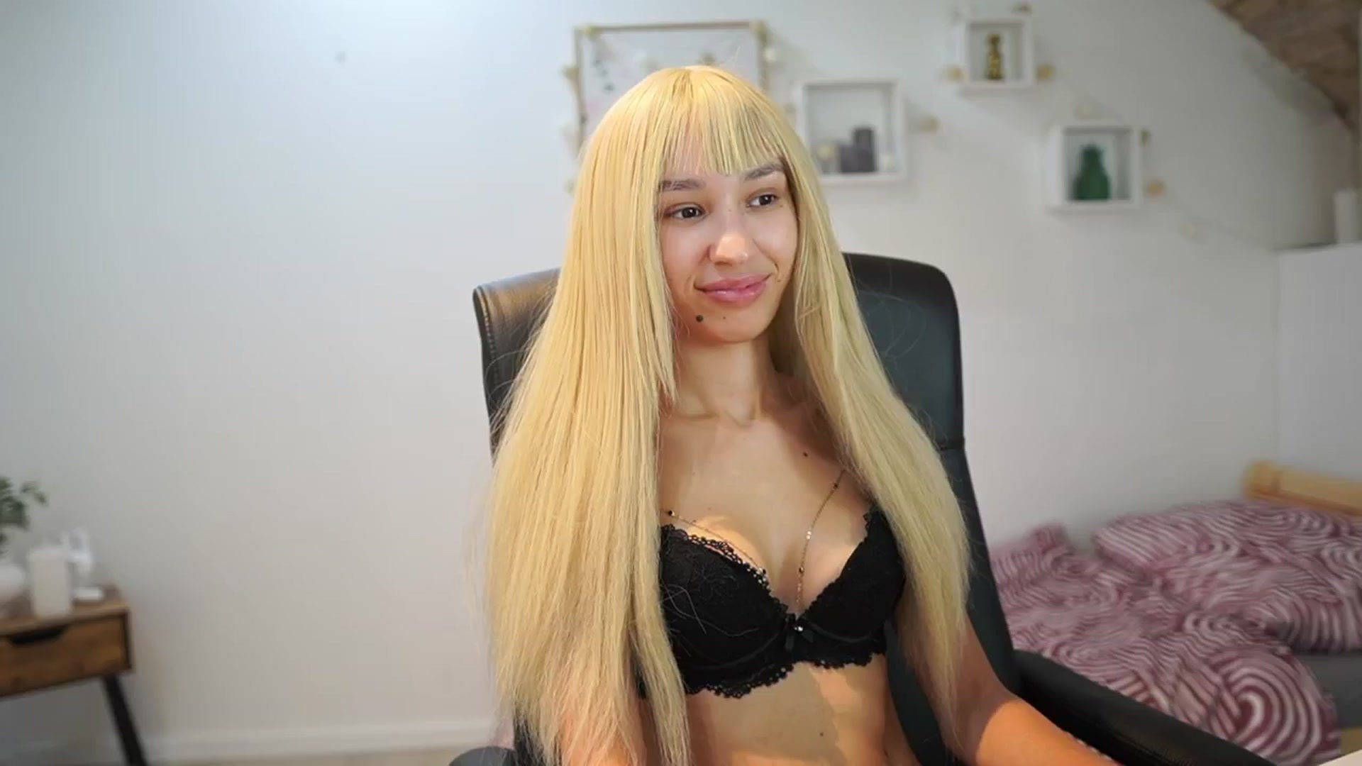 Gallery image thumbnail from Amai__Liu's myfreecams stream on, 09/24/2025, 22:52 image 17 of 20