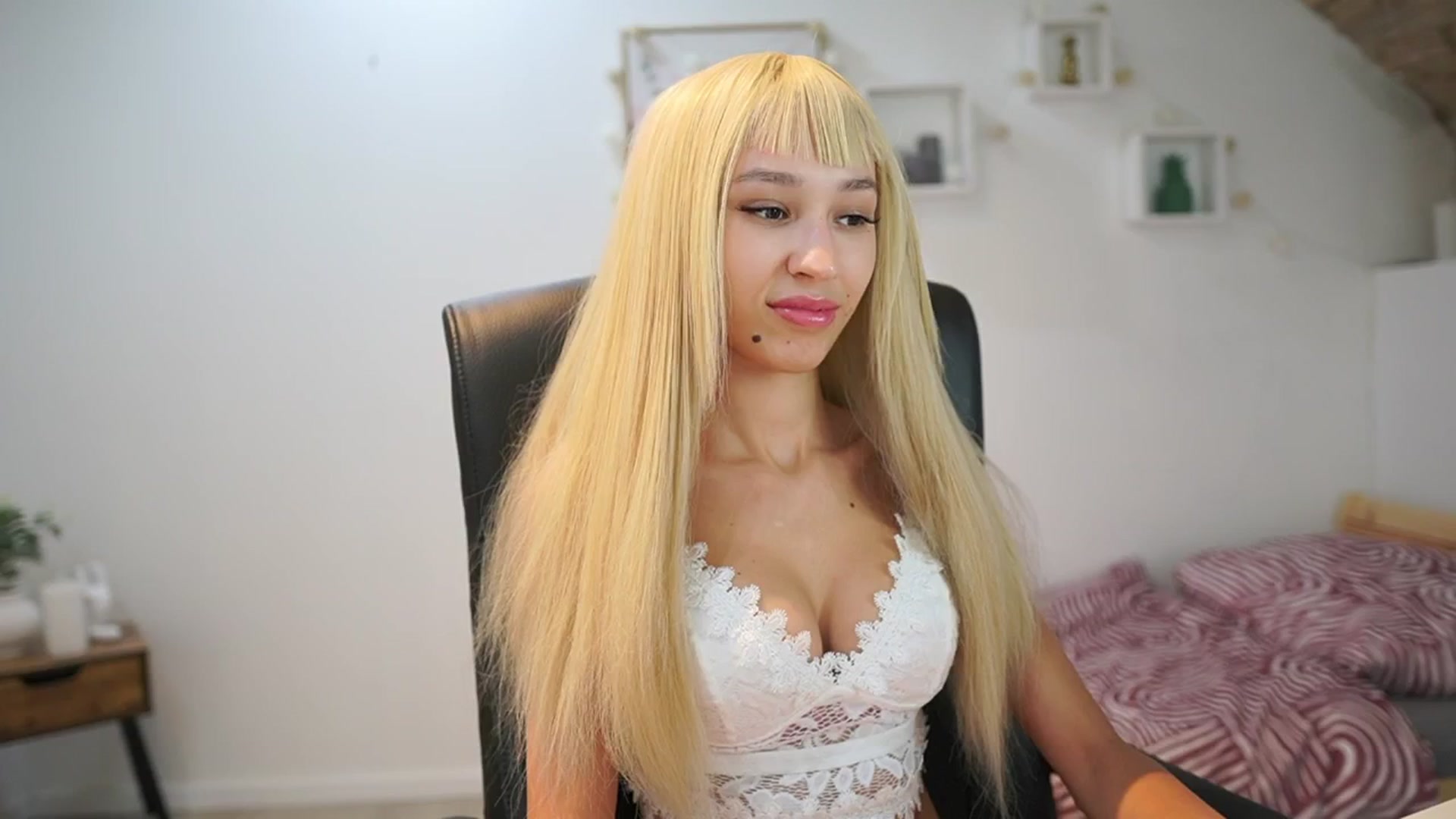 Gallery image thumbnail from Amai__Liu's myfreecams stream on, 09/25/2025, 19:00 image 1 of 20