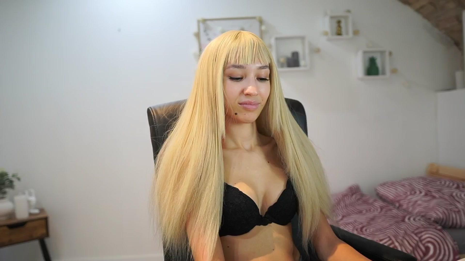 Gallery image thumbnail from Amai__Liu's myfreecams stream on, 09/27/2025, 14:13 image 4 of 20