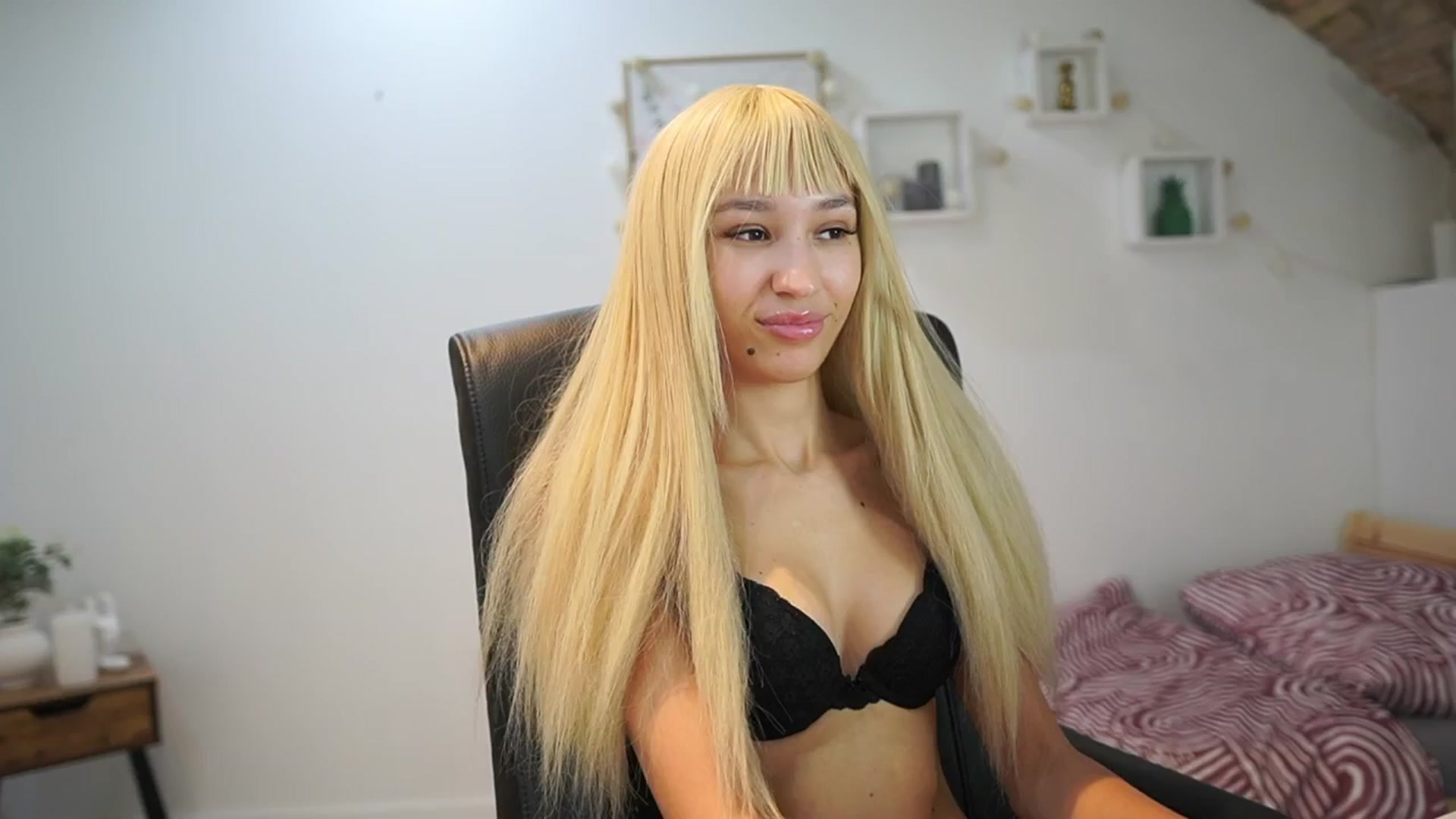 Gallery image thumbnail from Amai__Liu's myfreecams stream on, 09/27/2025, 14:13 image 11 of 20