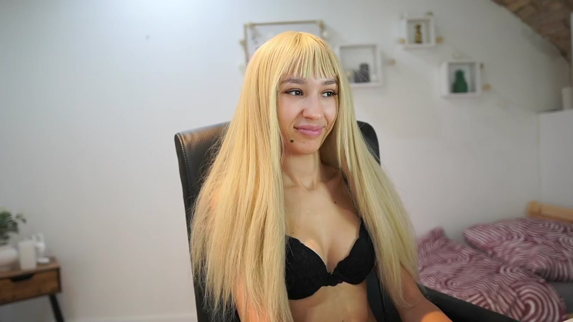 Gallery image thumbnail from Amai__Liu's myfreecams stream on, 09/27/2025, 14:13 image 10 of 20