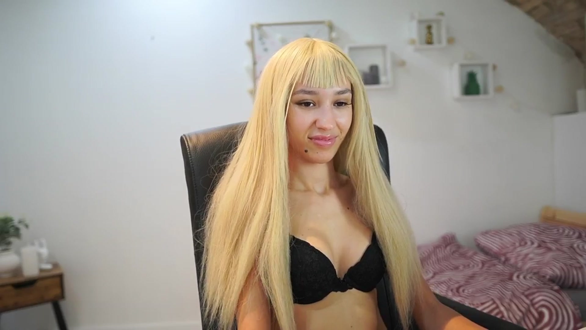 Gallery image thumbnail from Amai__Liu's myfreecams stream on, 09/27/2025, 15:14 image 6 of 20