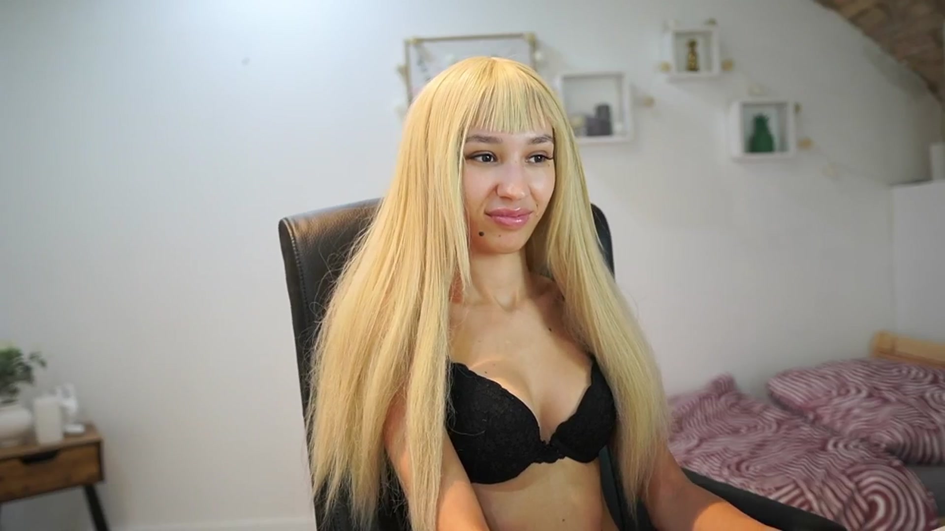 Gallery image thumbnail from Amai__Liu's myfreecams stream on, 09/27/2025, 15:14 image 3 of 20