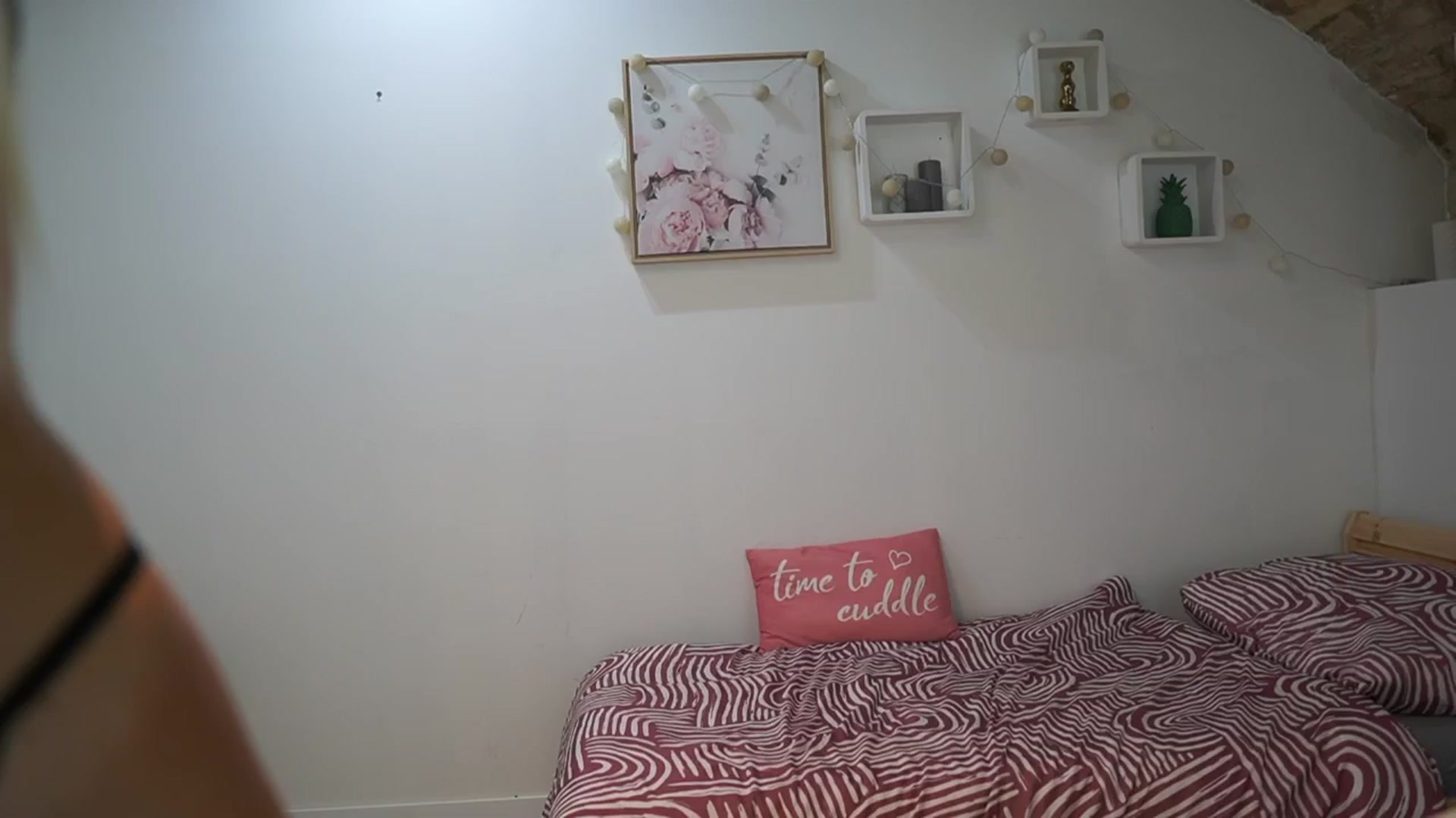 Gallery image thumbnail from Amai__Liu's myfreecams stream on, 09/27/2025, 16:15 image 9 of 20