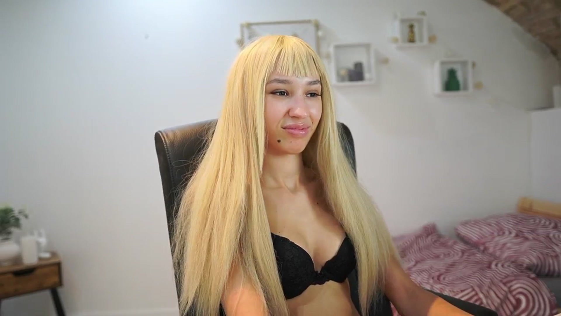 Gallery image thumbnail from Amai__Liu's myfreecams stream on, 09/27/2025, 16:45 image 17 of 20