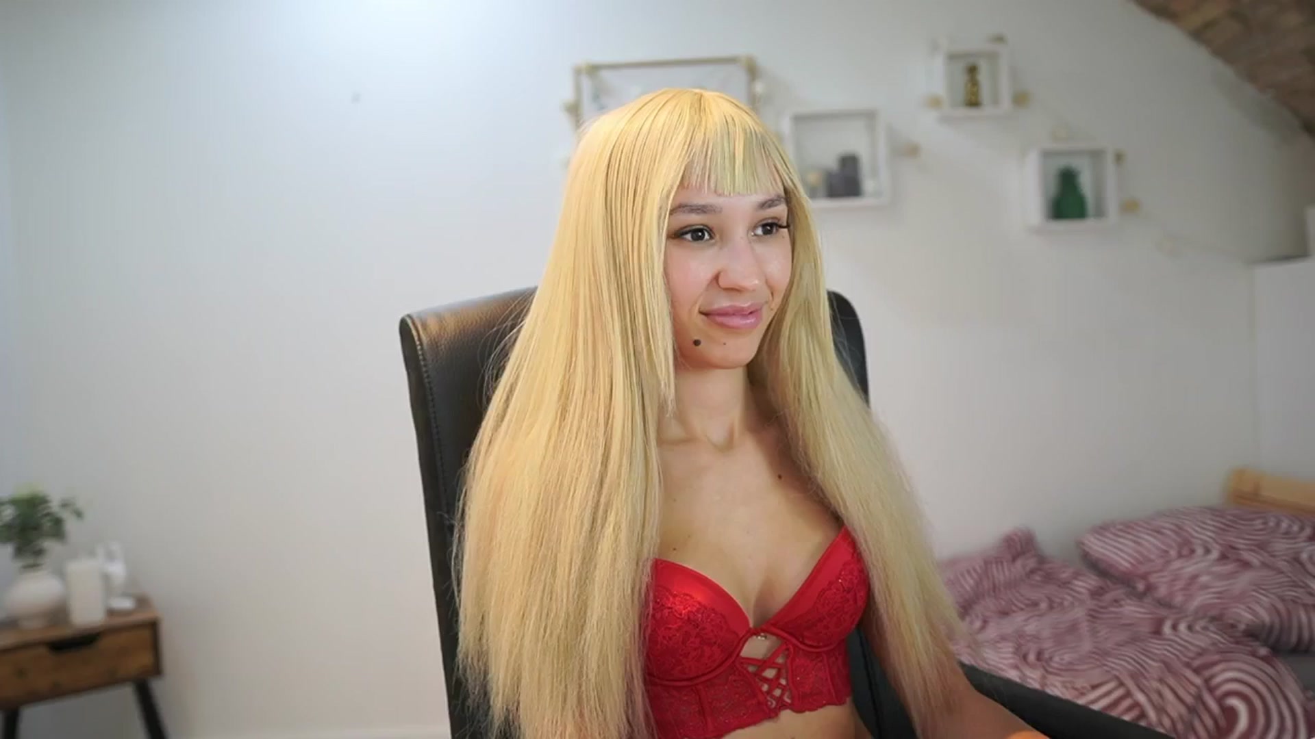 Gallery image thumbnail from Amai__Liu's myfreecams stream on, 09/30/2025, 19:50 image 11 of 20