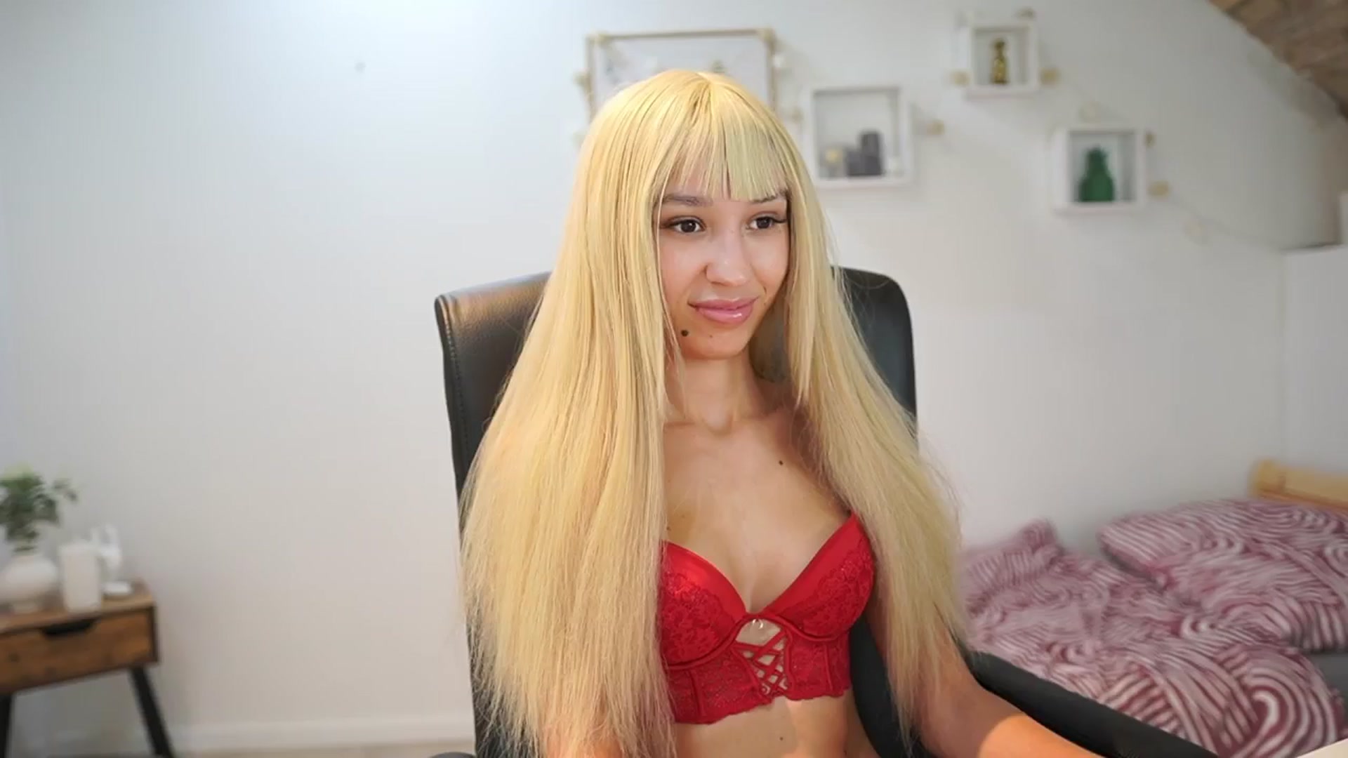 Gallery image thumbnail from Amai__Liu's myfreecams stream on, 09/30/2025, 22:37 image 18 of 20