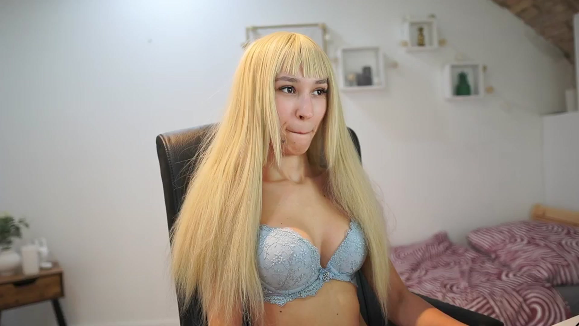 Gallery image thumbnail from Amai__Liu's myfreecams stream on, 10/03/2025, 19:54 image 11 of 20