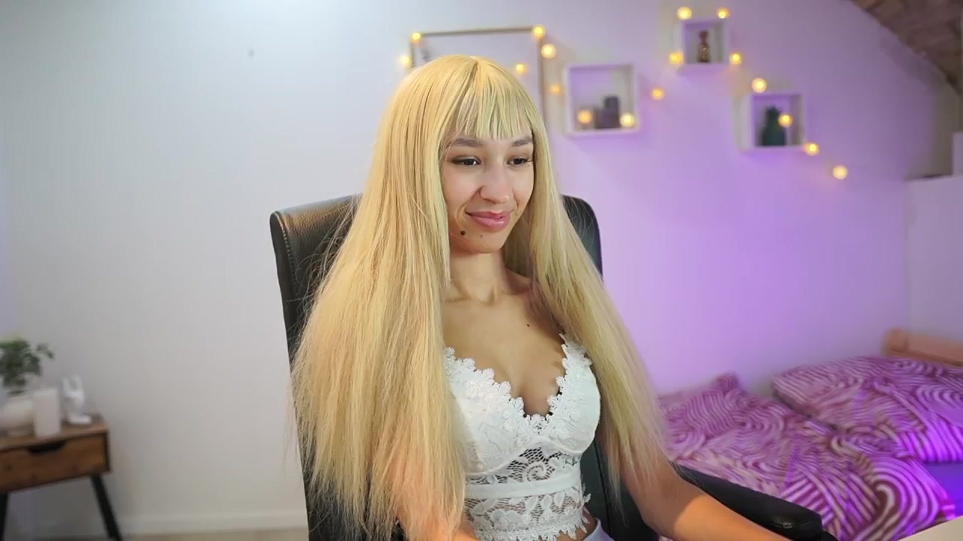 Gallery image thumbnail from Amai__Liu's myfreecams stream on, 10/08/2025, 18:32 image 9 of 20