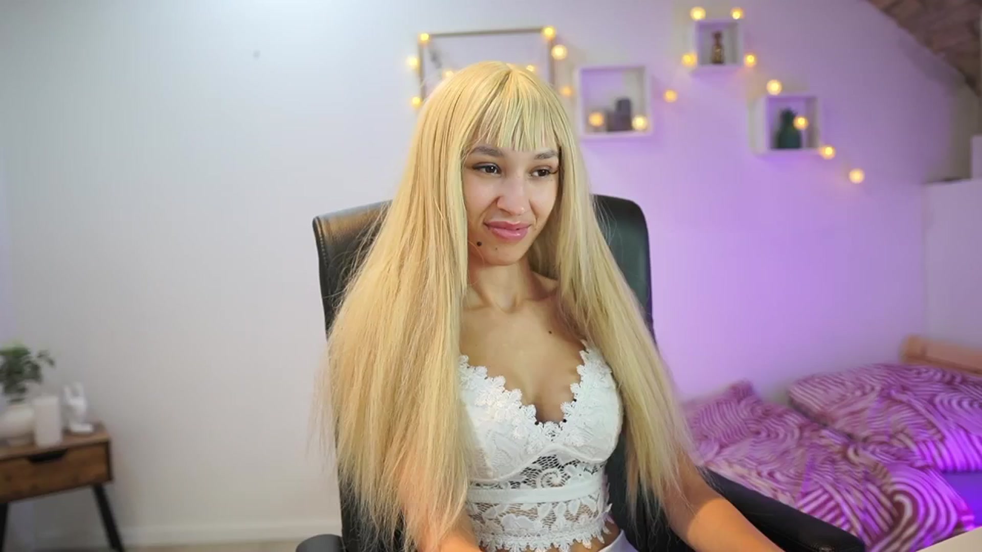 Gallery image thumbnail from Amai__Liu's myfreecams stream on, 10/08/2025, 18:32 image 11 of 20