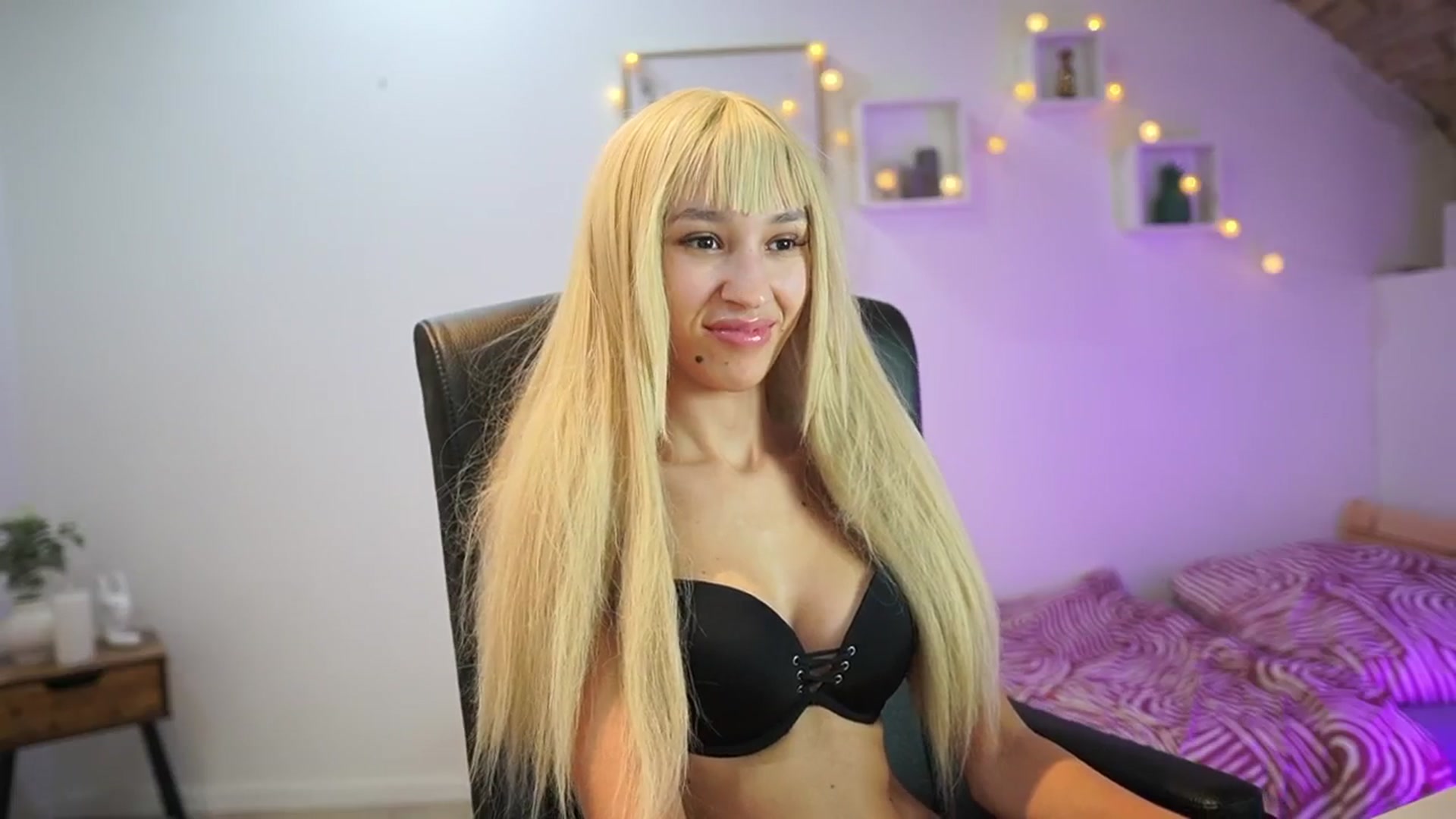 Gallery image thumbnail from Amai__Liu's myfreecams stream on, 10/08/2025, 22:18 image 15 of 20